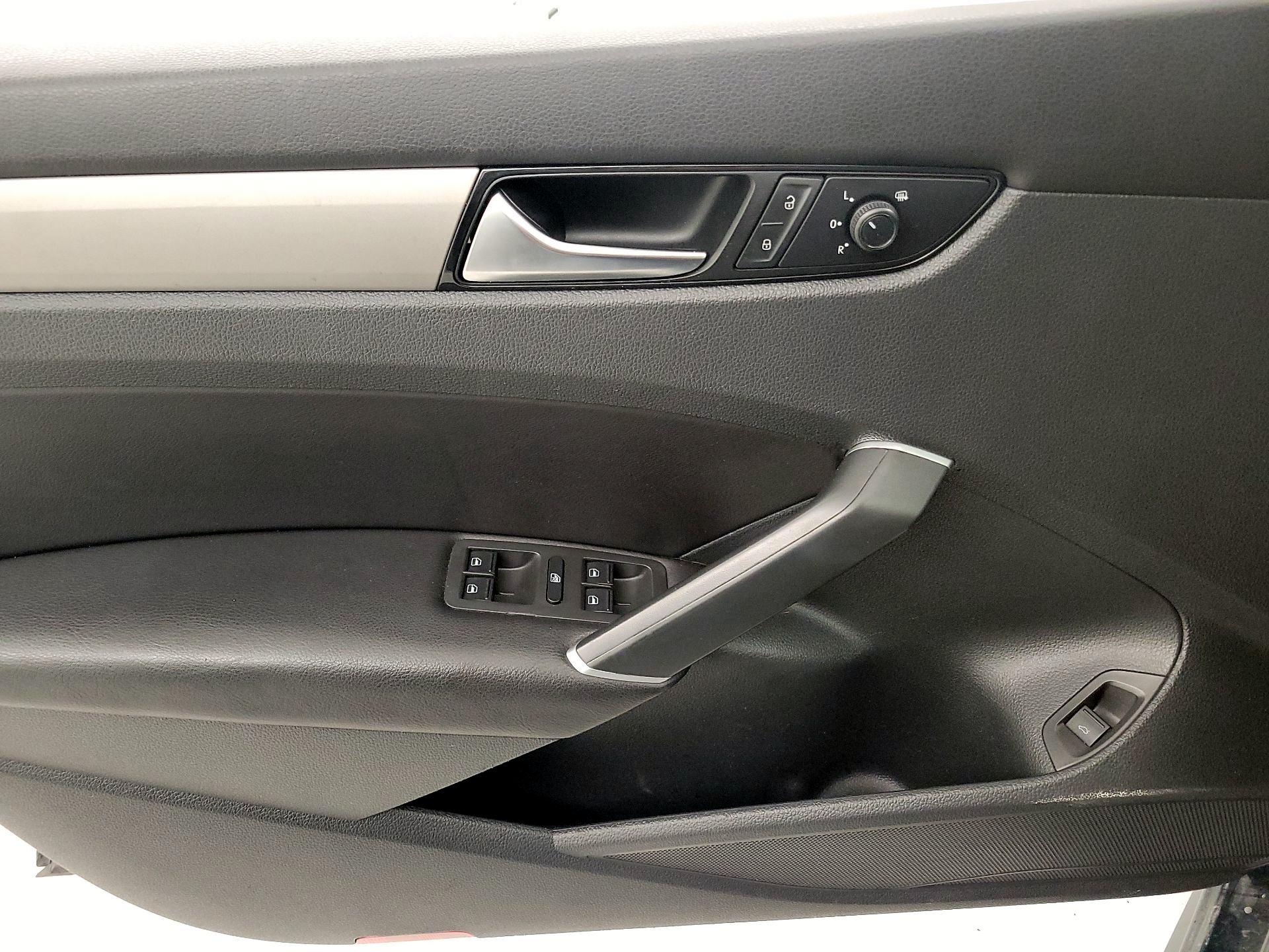 Thumbnail: 2020 Volkswagen Passat - 12