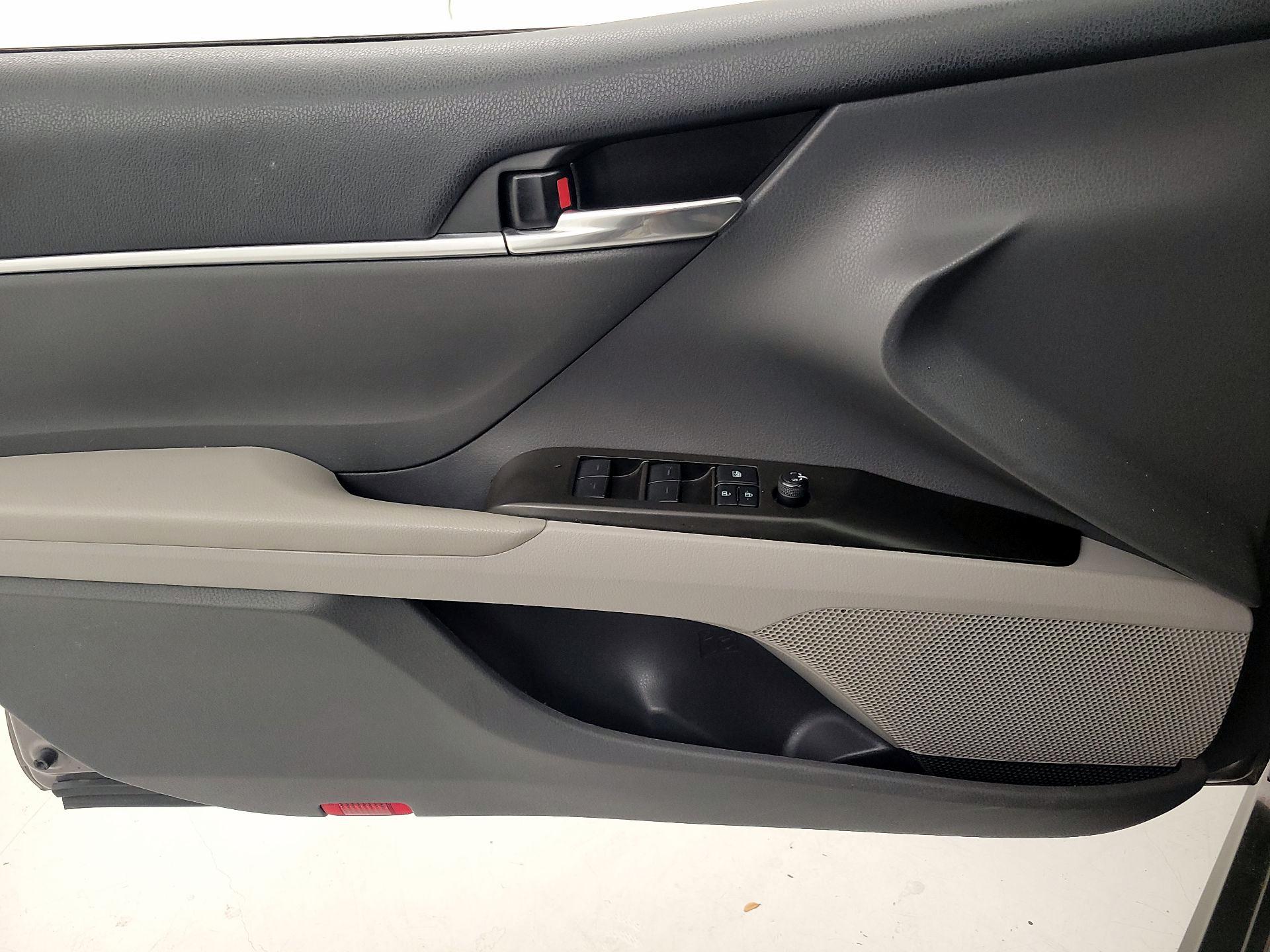 Thumbnail: 2022 Toyota Camry - 12