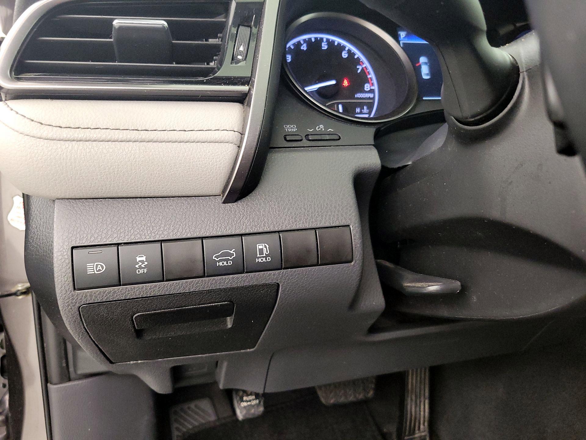 Thumbnail: 2022 Toyota Camry - 13