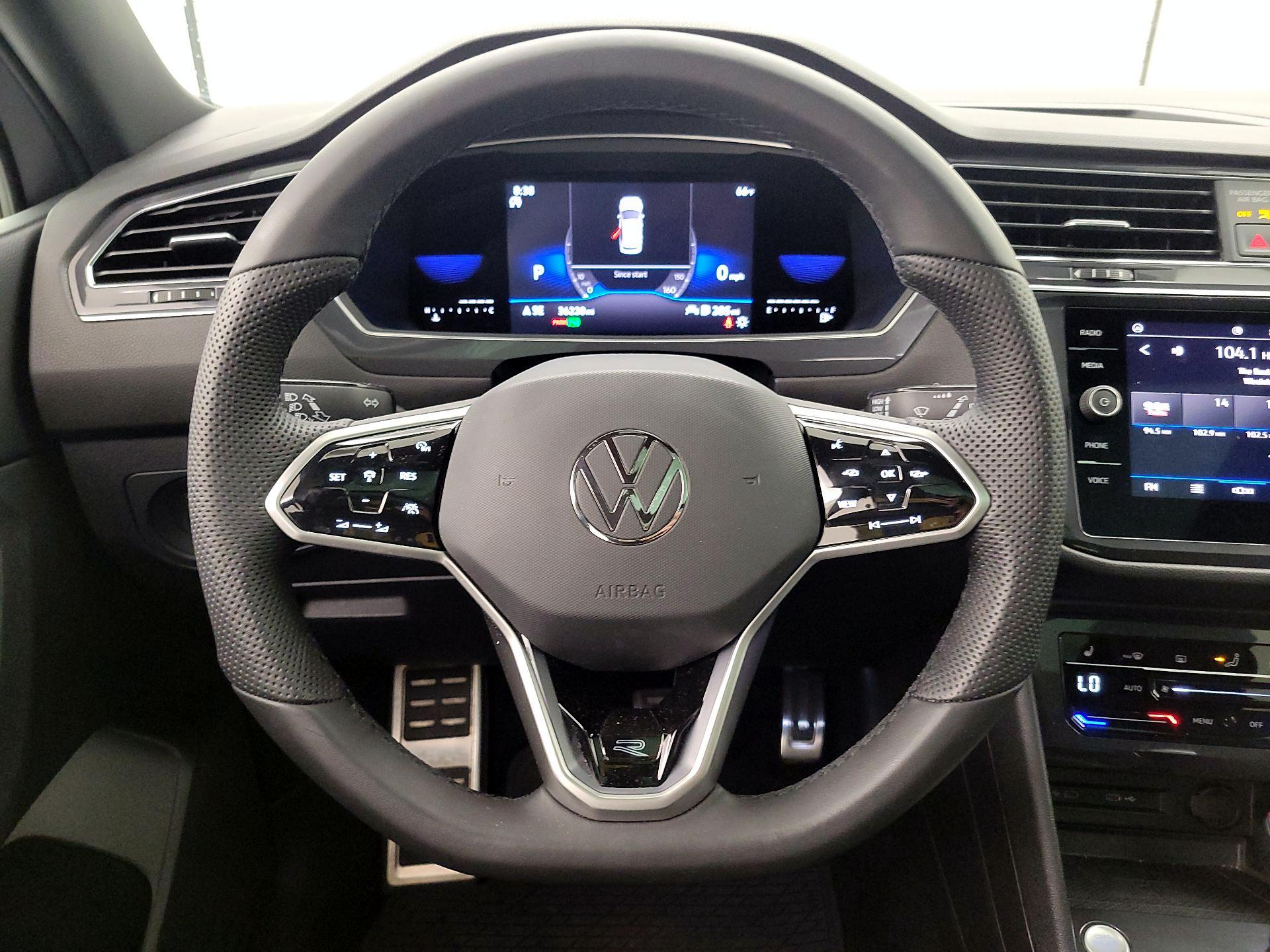 Thumbnail: 2022 Volkswagen Tiguan - 10