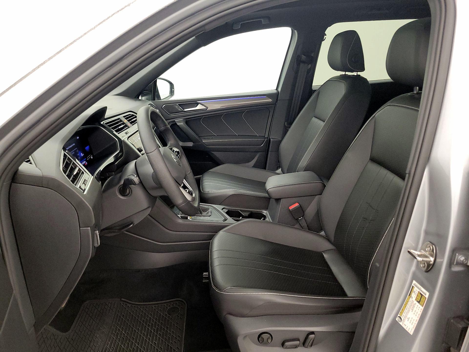 Thumbnail: 2022 Volkswagen Tiguan - 11