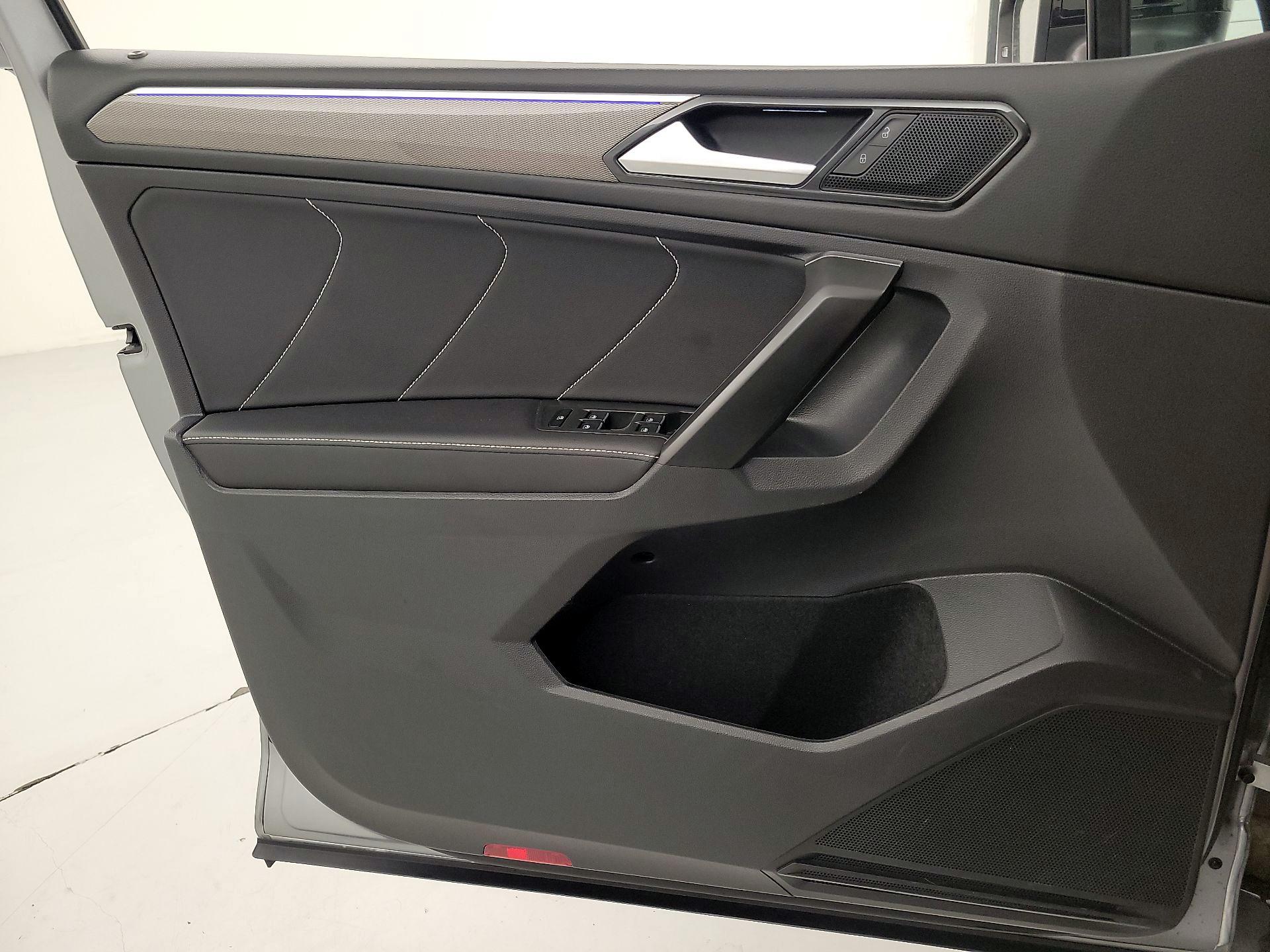 Thumbnail: 2022 Volkswagen Tiguan - 12