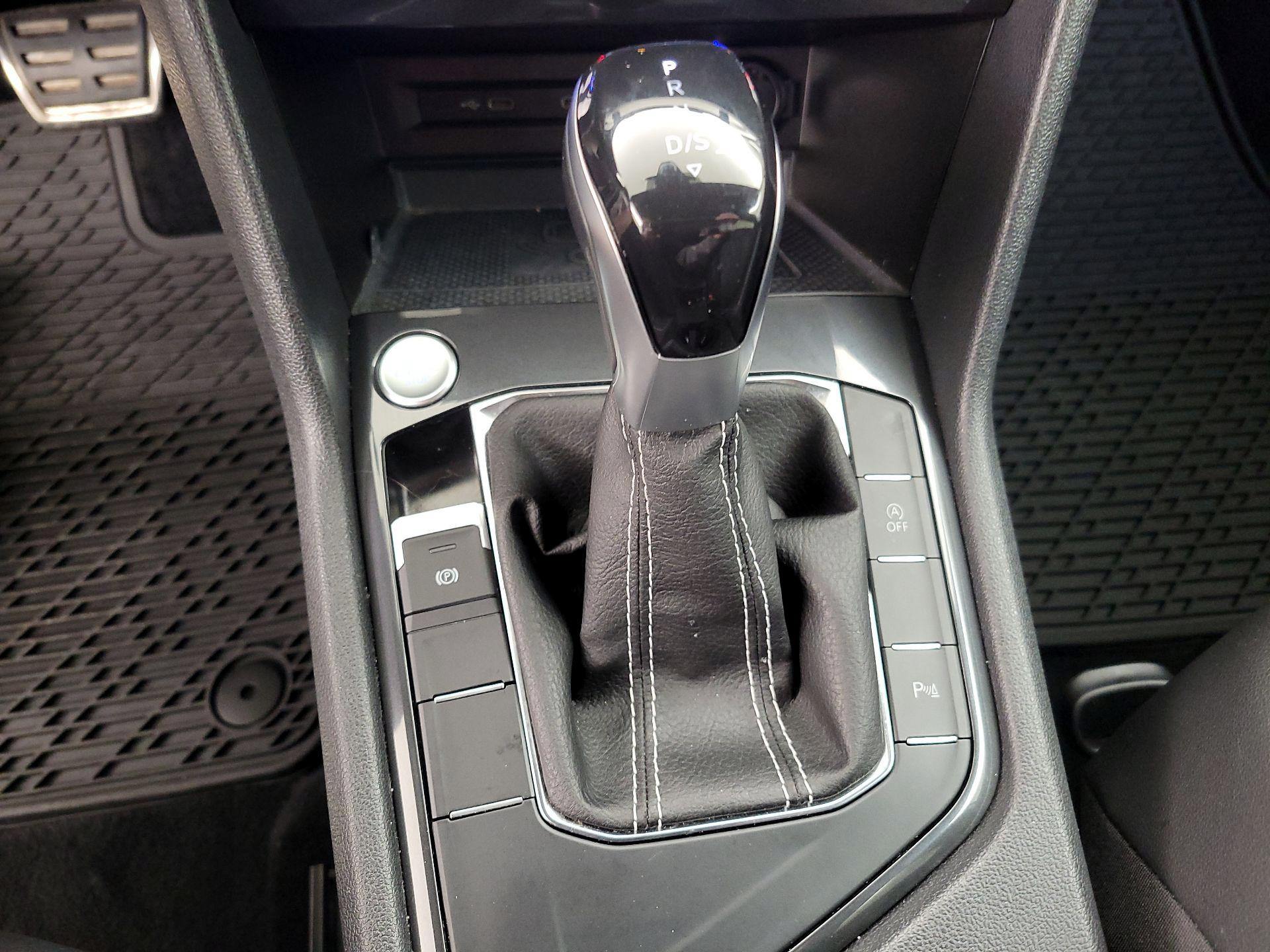 Thumbnail: 2022 Volkswagen Tiguan - 17