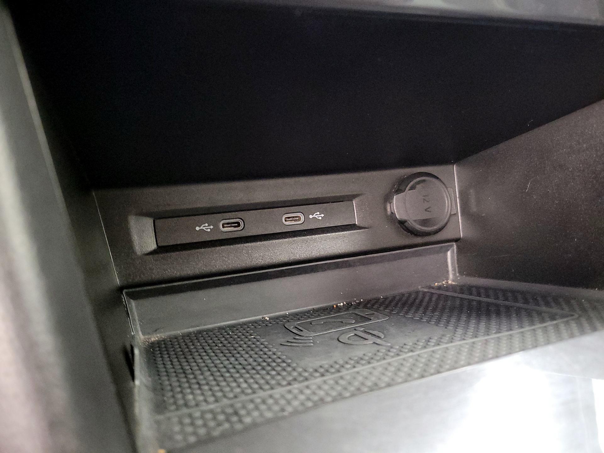 Thumbnail: 2022 Volkswagen Tiguan - 18