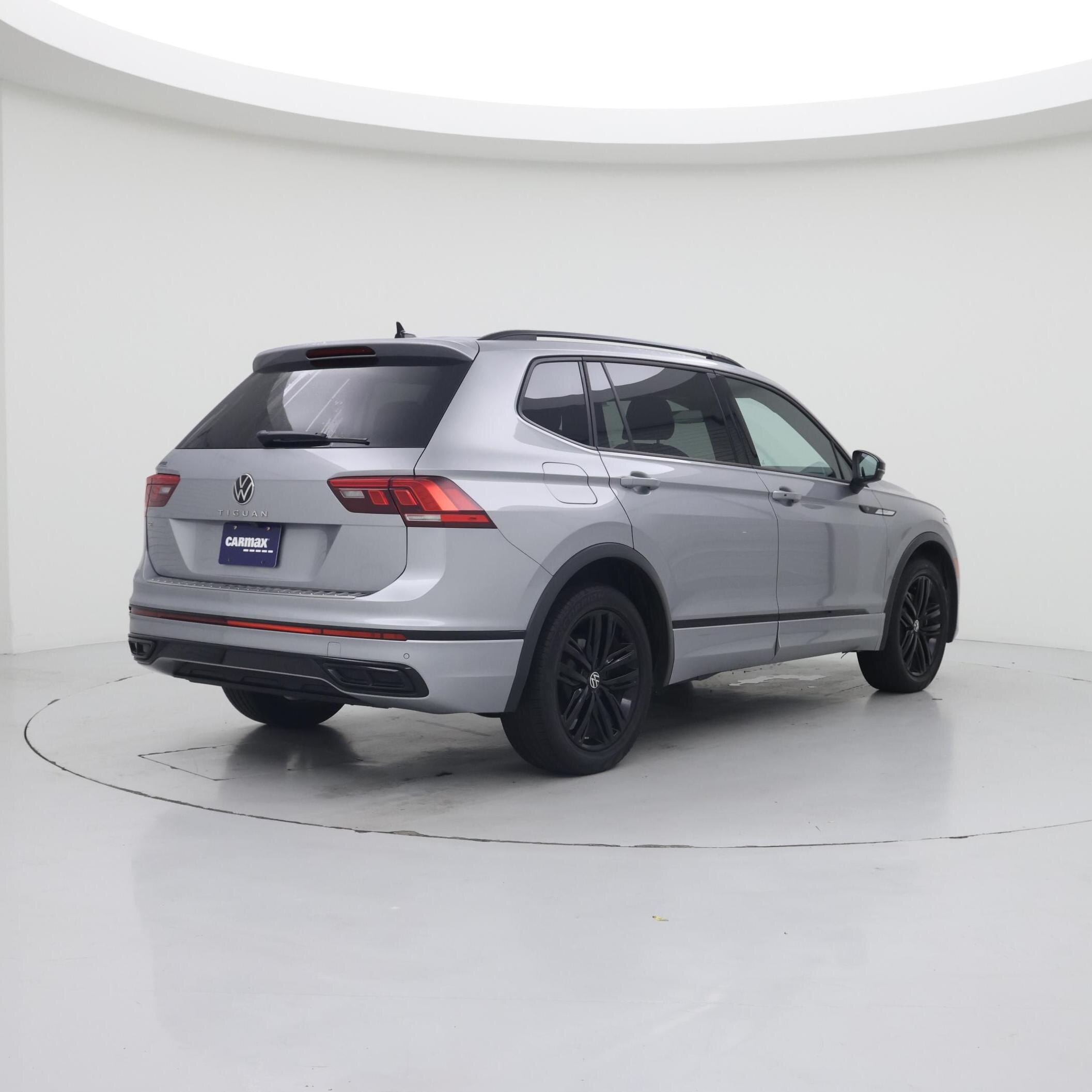 Thumbnail: 2022 Volkswagen Tiguan - 8