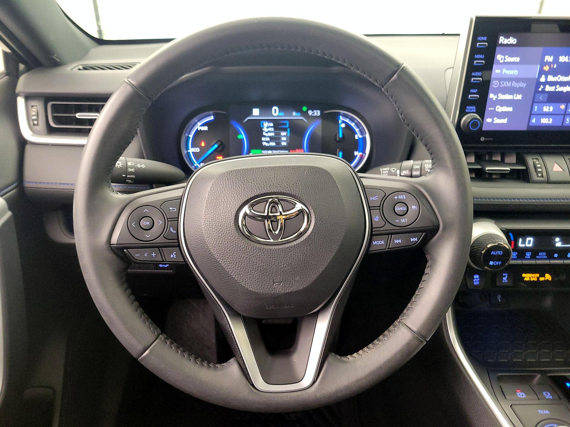 Thumbnail: 2022 Toyota RAV4 - 10