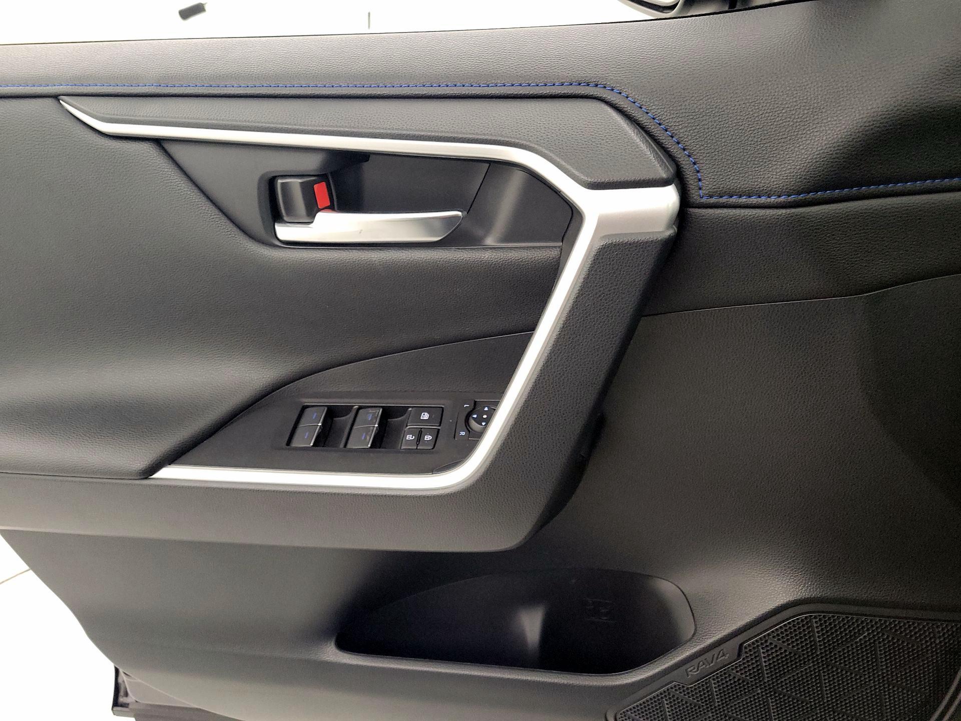 Thumbnail: 2022 Toyota RAV4 - 12