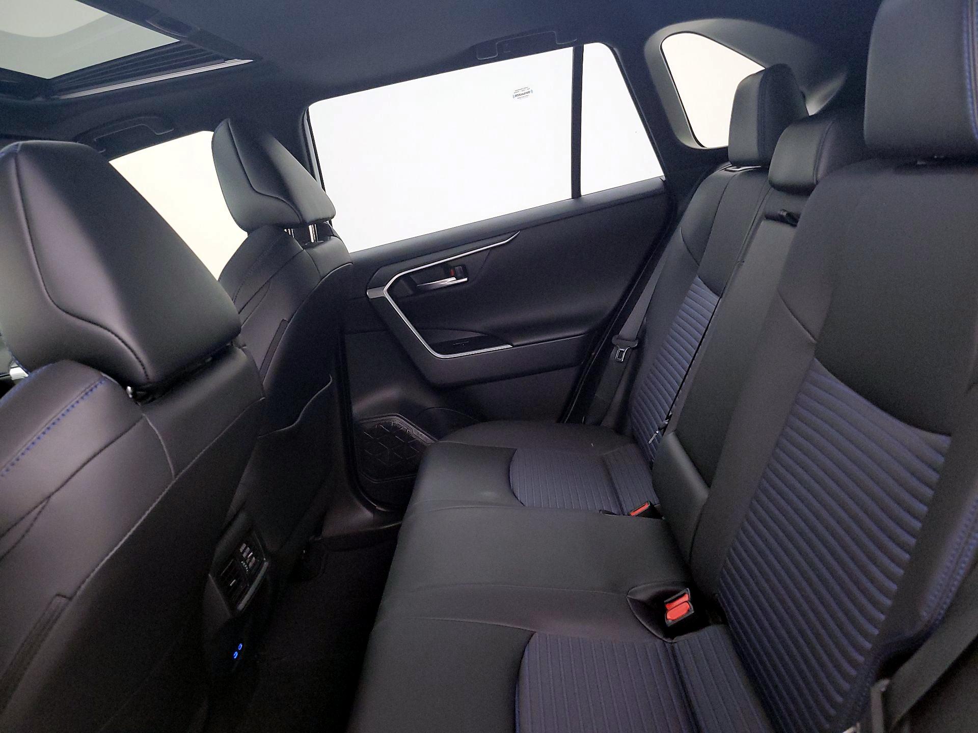 Thumbnail: 2022 Toyota RAV4 - 20