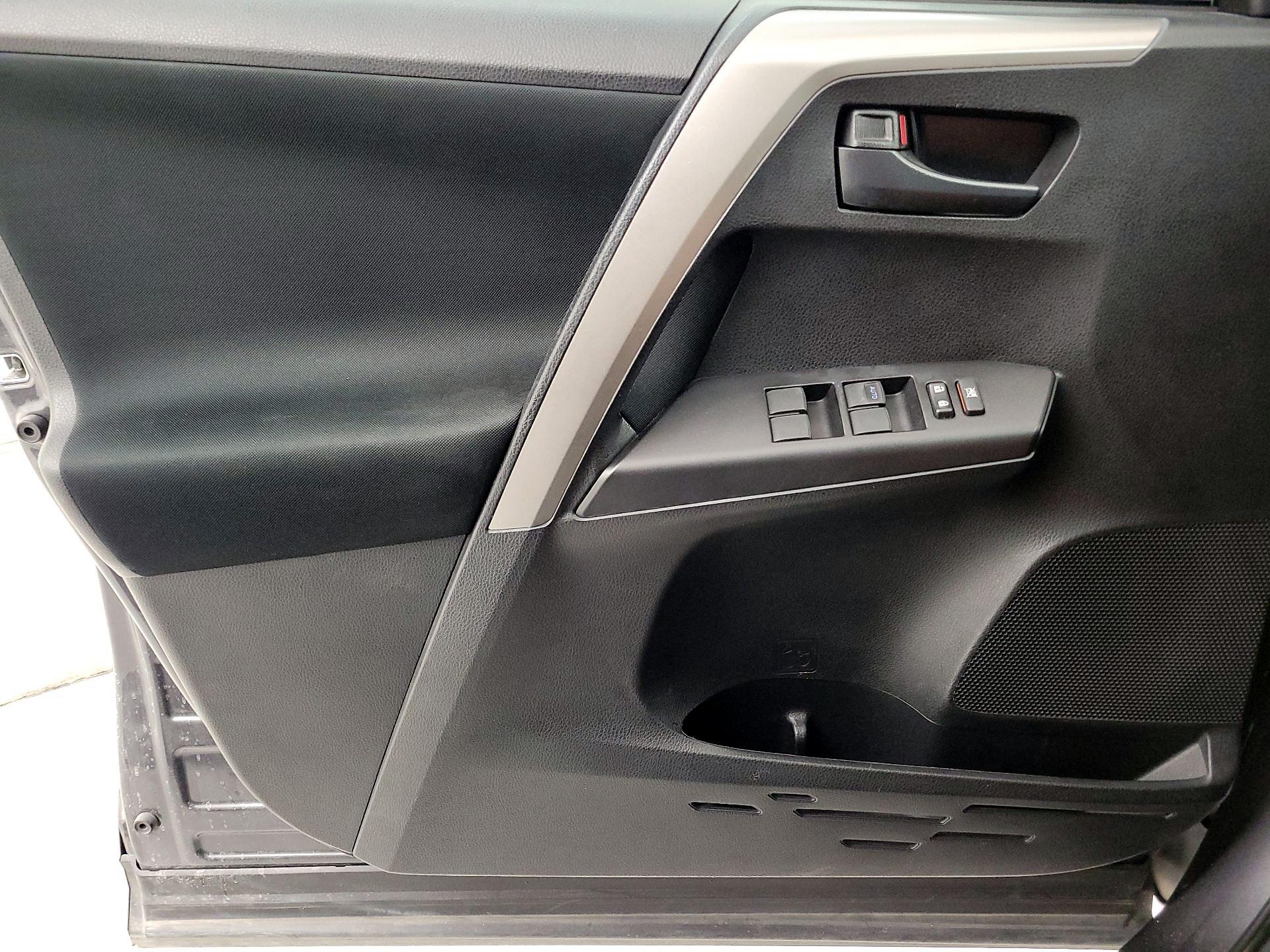 Thumbnail: 2017 Toyota RAV4 - 12