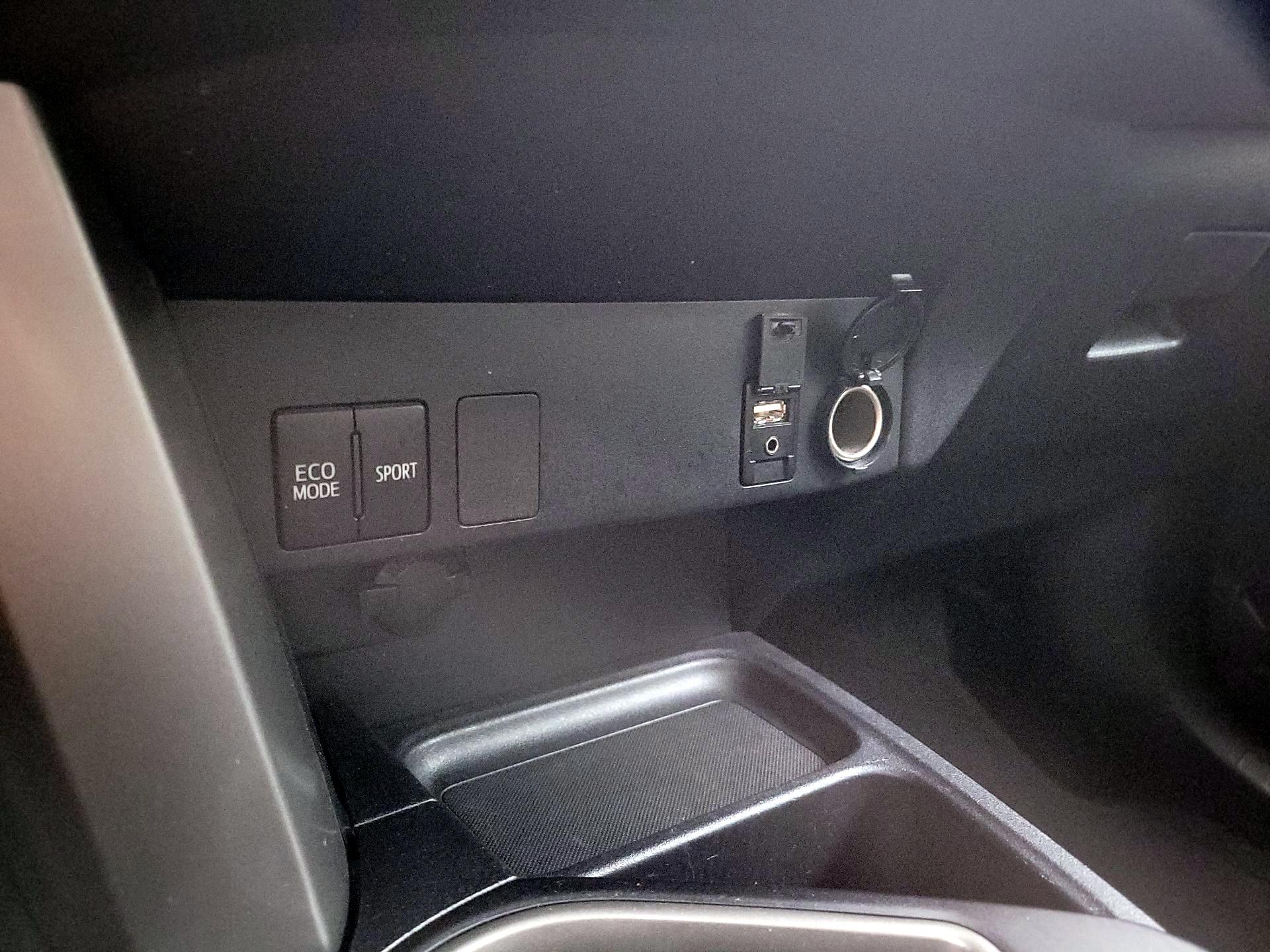 Thumbnail: 2017 Toyota RAV4 - 18