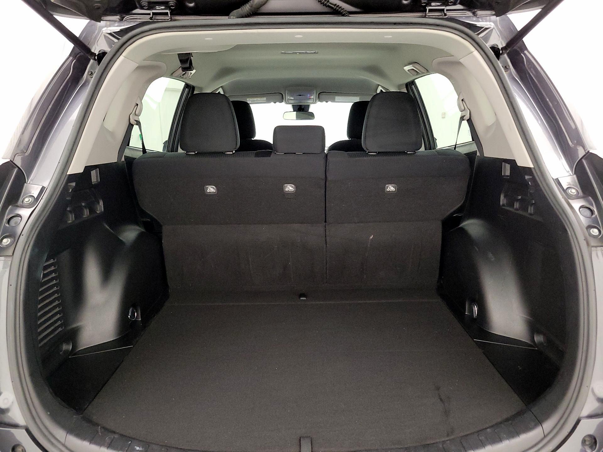 Thumbnail: 2017 Toyota RAV4 - 20