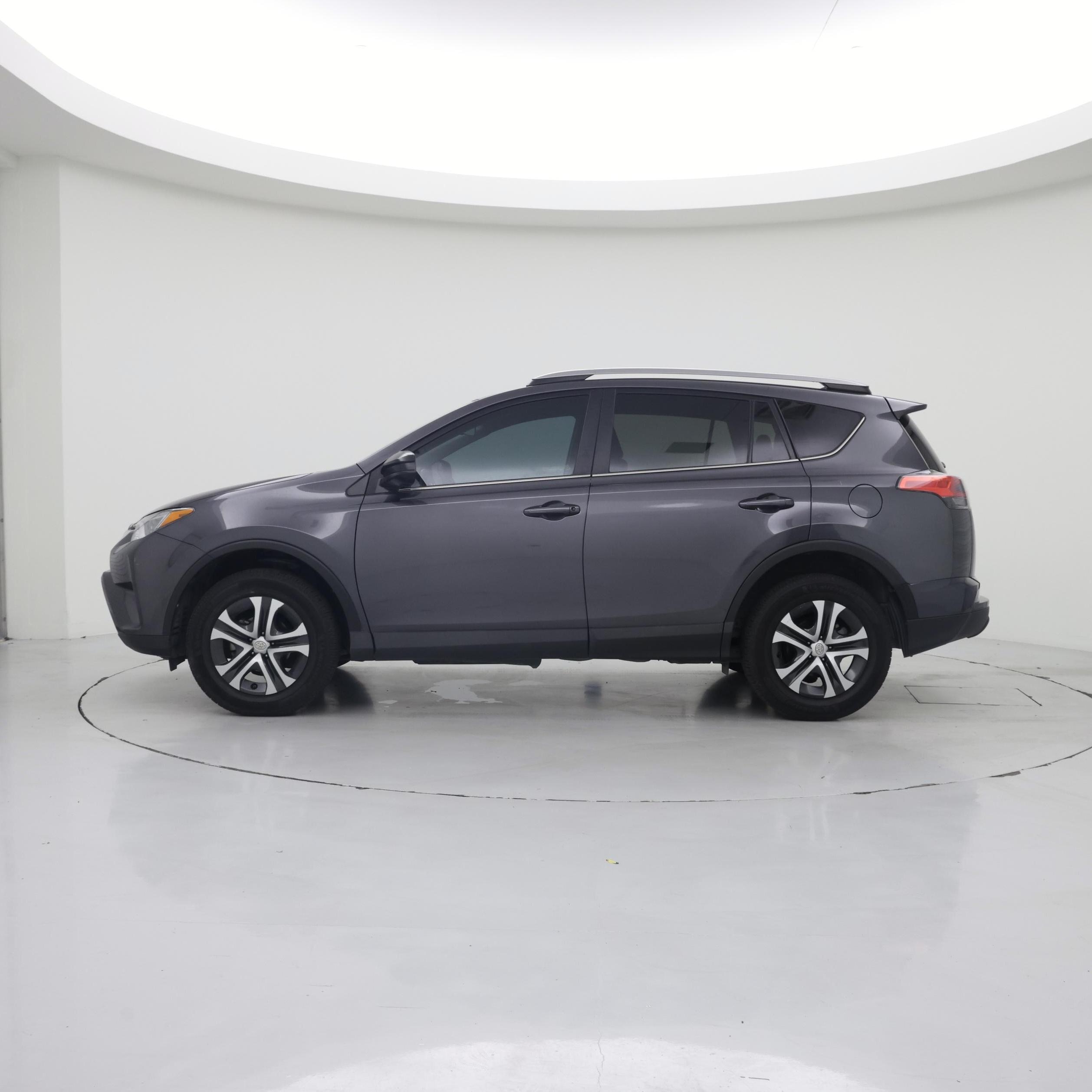 Thumbnail: 2017 Toyota RAV4 - 3