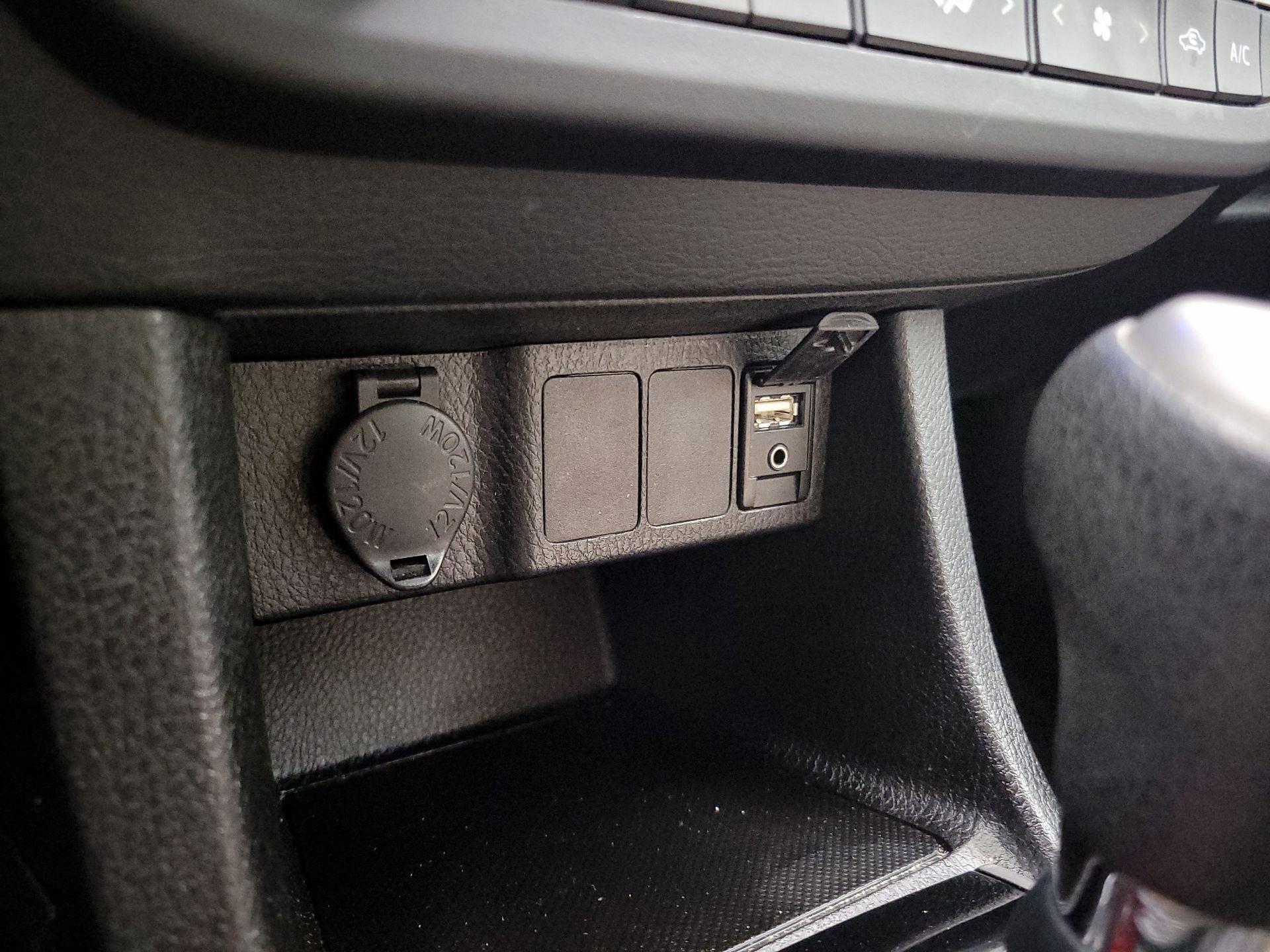 Thumbnail: 2016 Toyota Corolla - 18