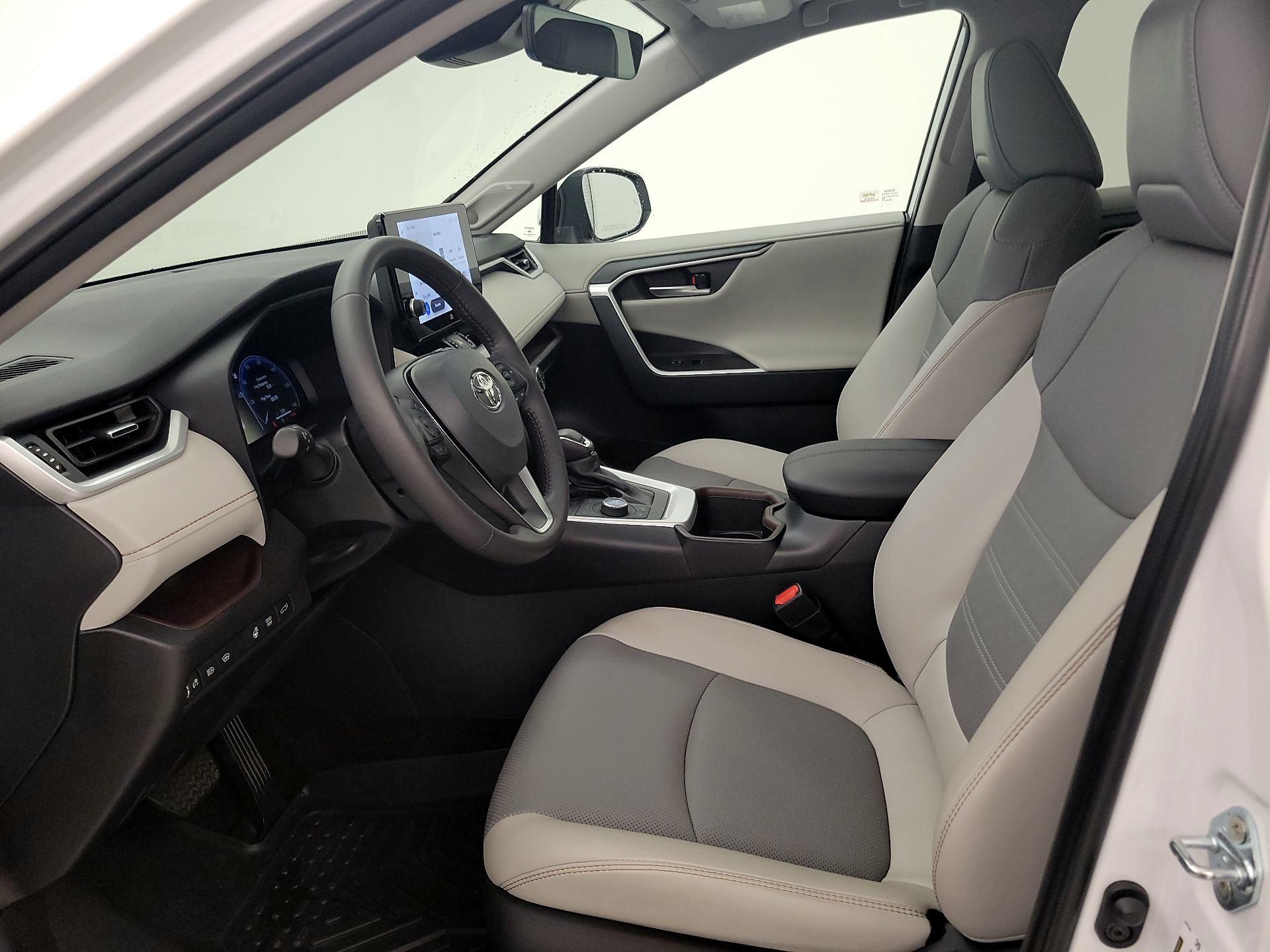 Thumbnail: 2025 Toyota RAV4 - 11