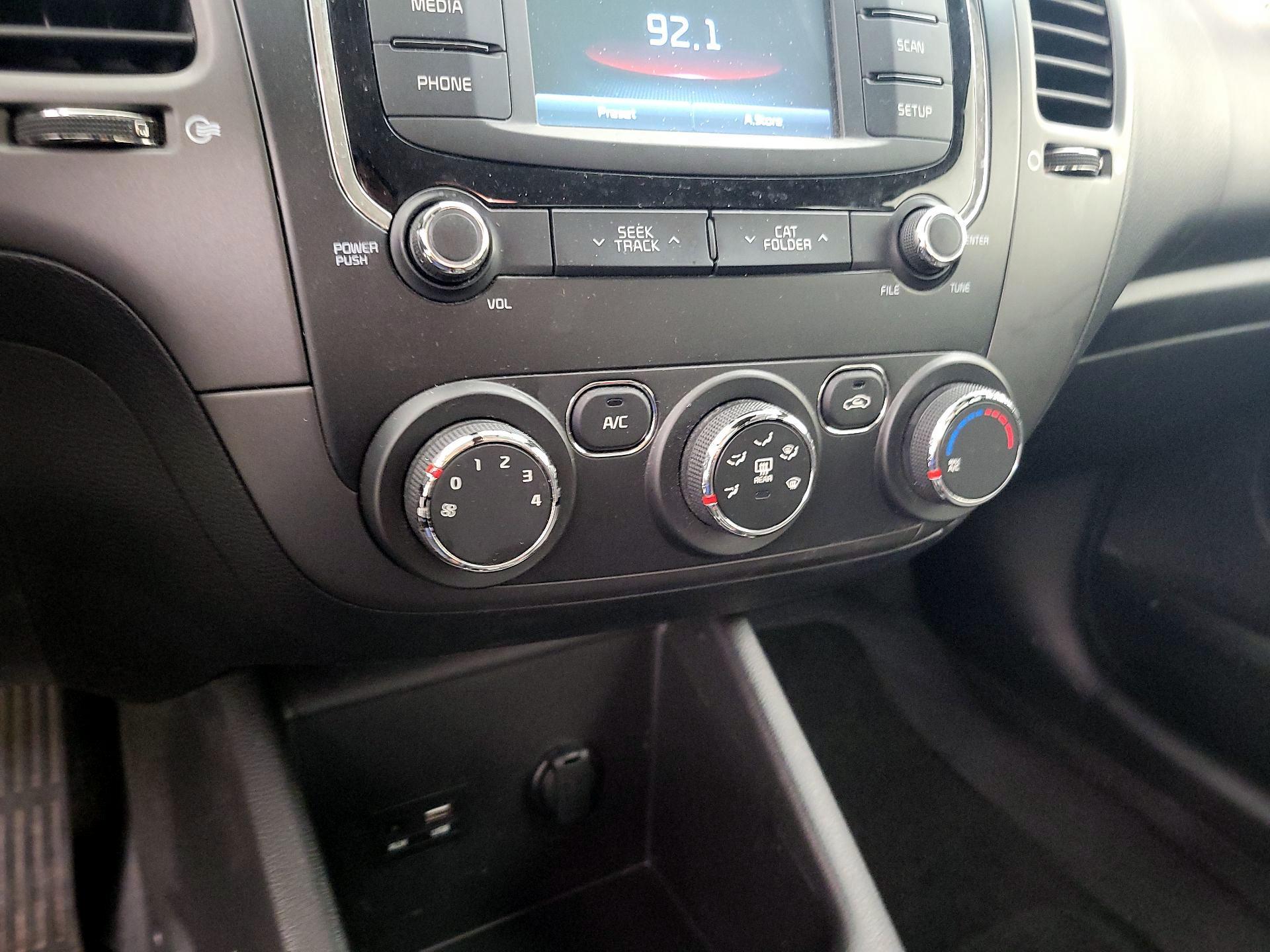 Thumbnail: 2018 Kia Forte - 16