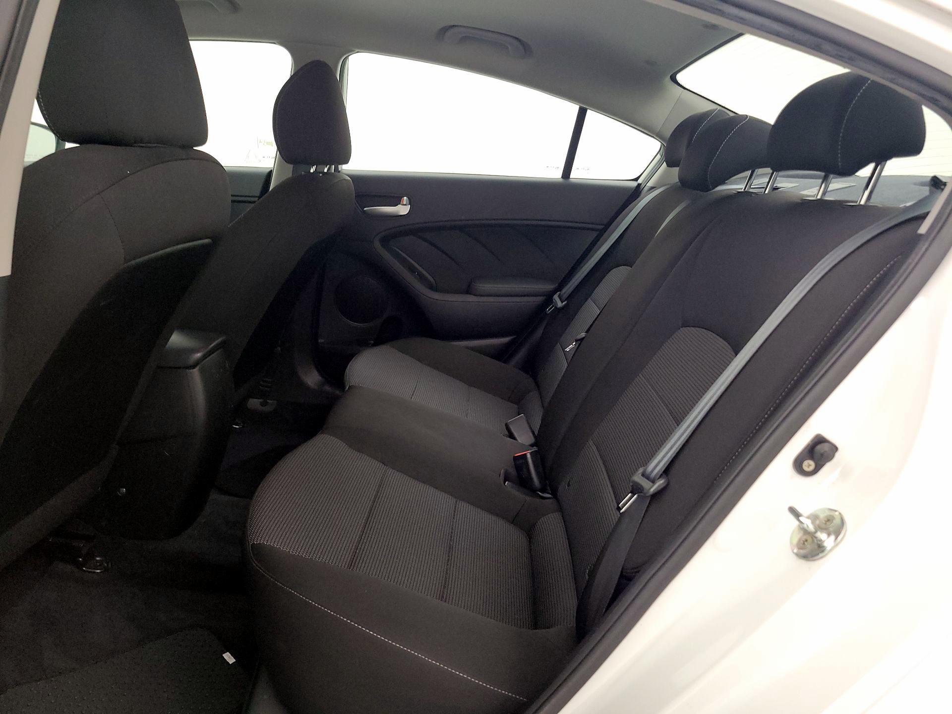 Thumbnail: 2018 Kia Forte - 19
