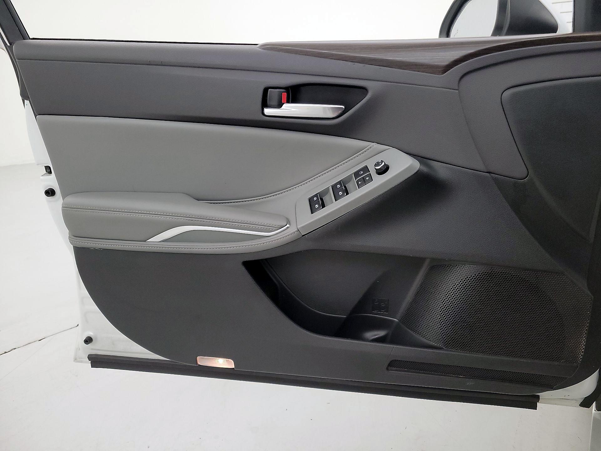 Thumbnail: 2022 Toyota Avalon - 12