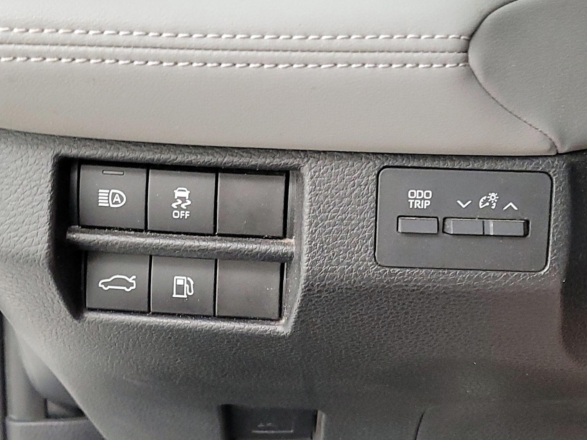 Thumbnail: 2022 Toyota Avalon - 13