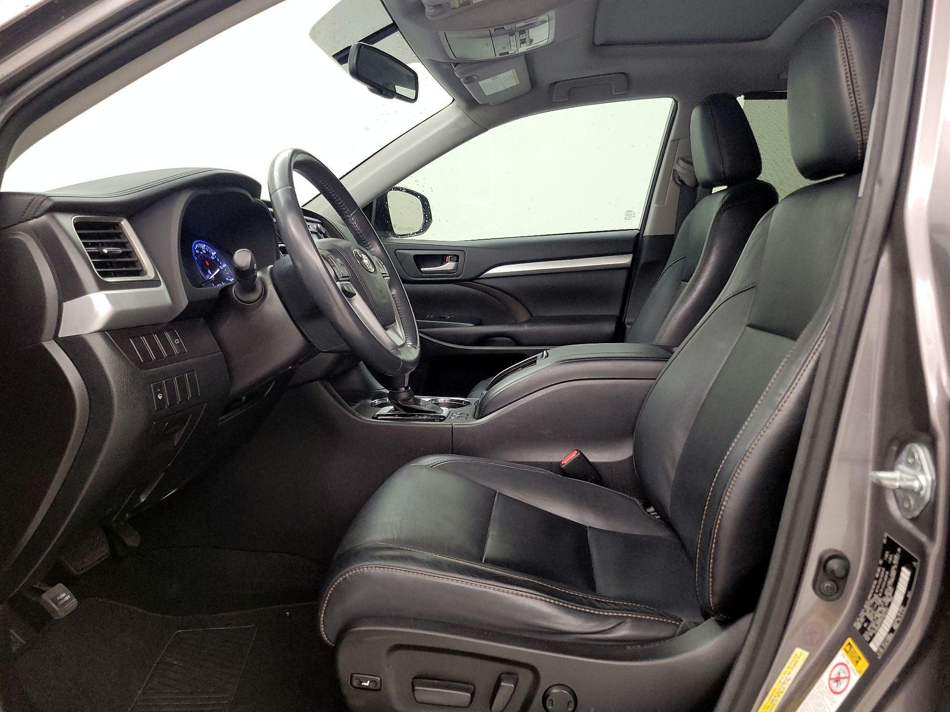 Thumbnail: 2016 Toyota Highlander - 11