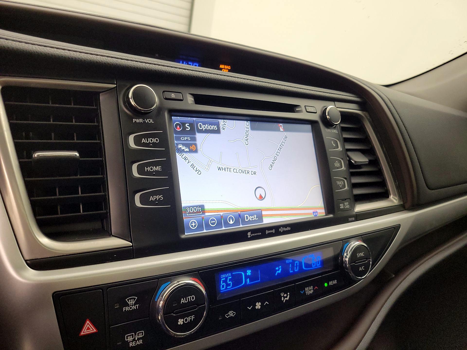 Thumbnail: 2016 Toyota Highlander - 14