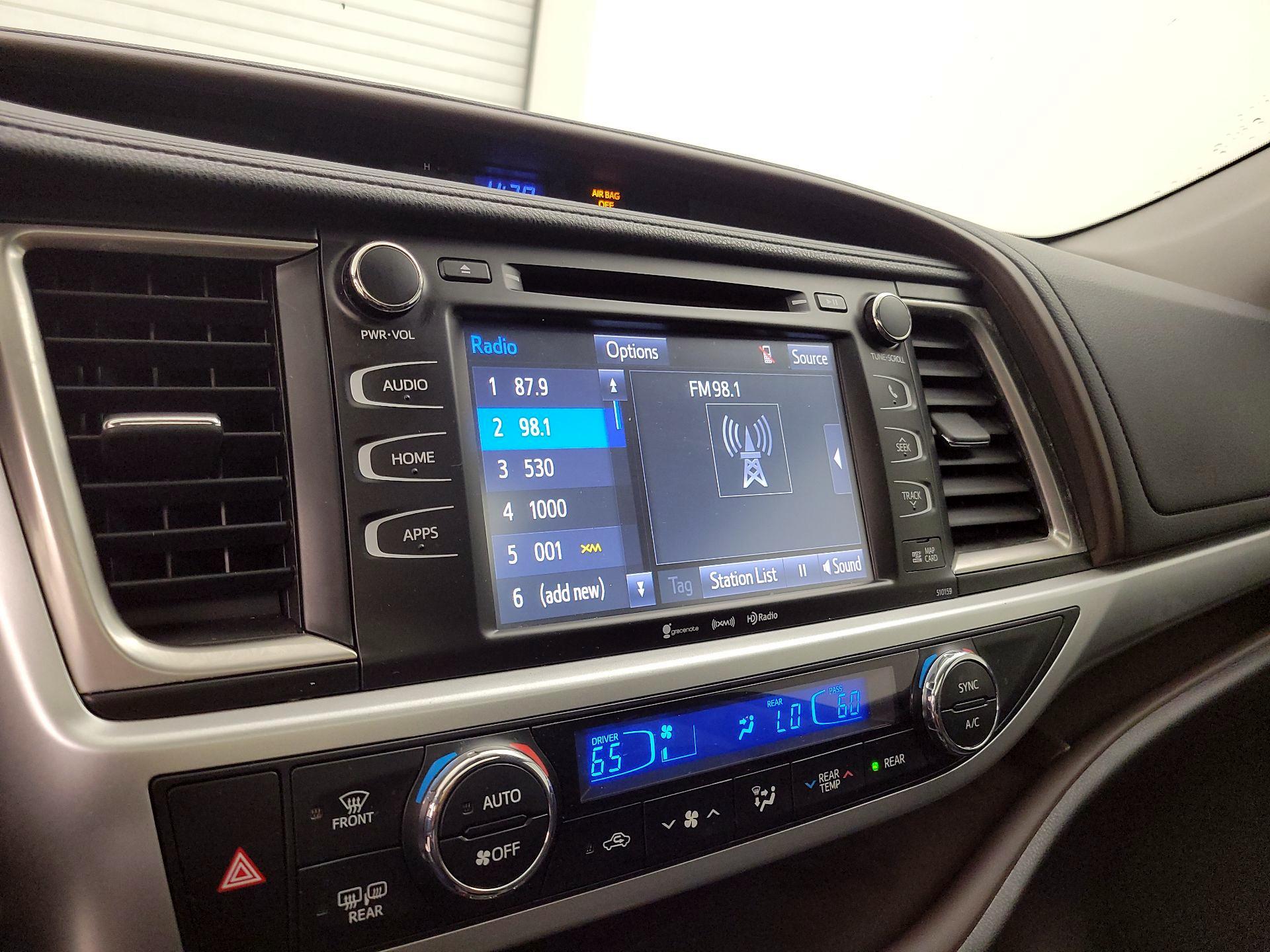 Thumbnail: 2016 Toyota Highlander - 16