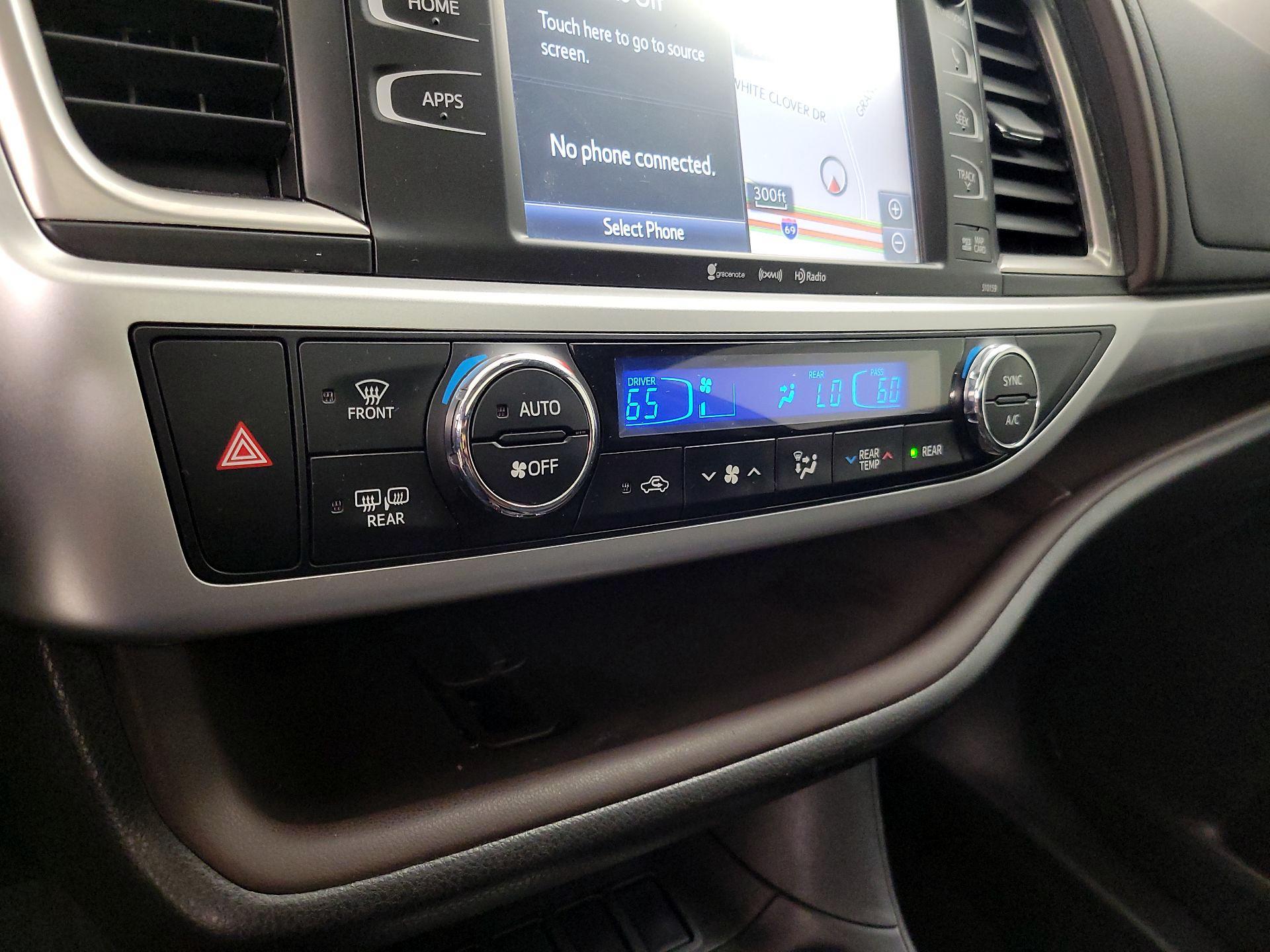 Thumbnail: 2016 Toyota Highlander - 17