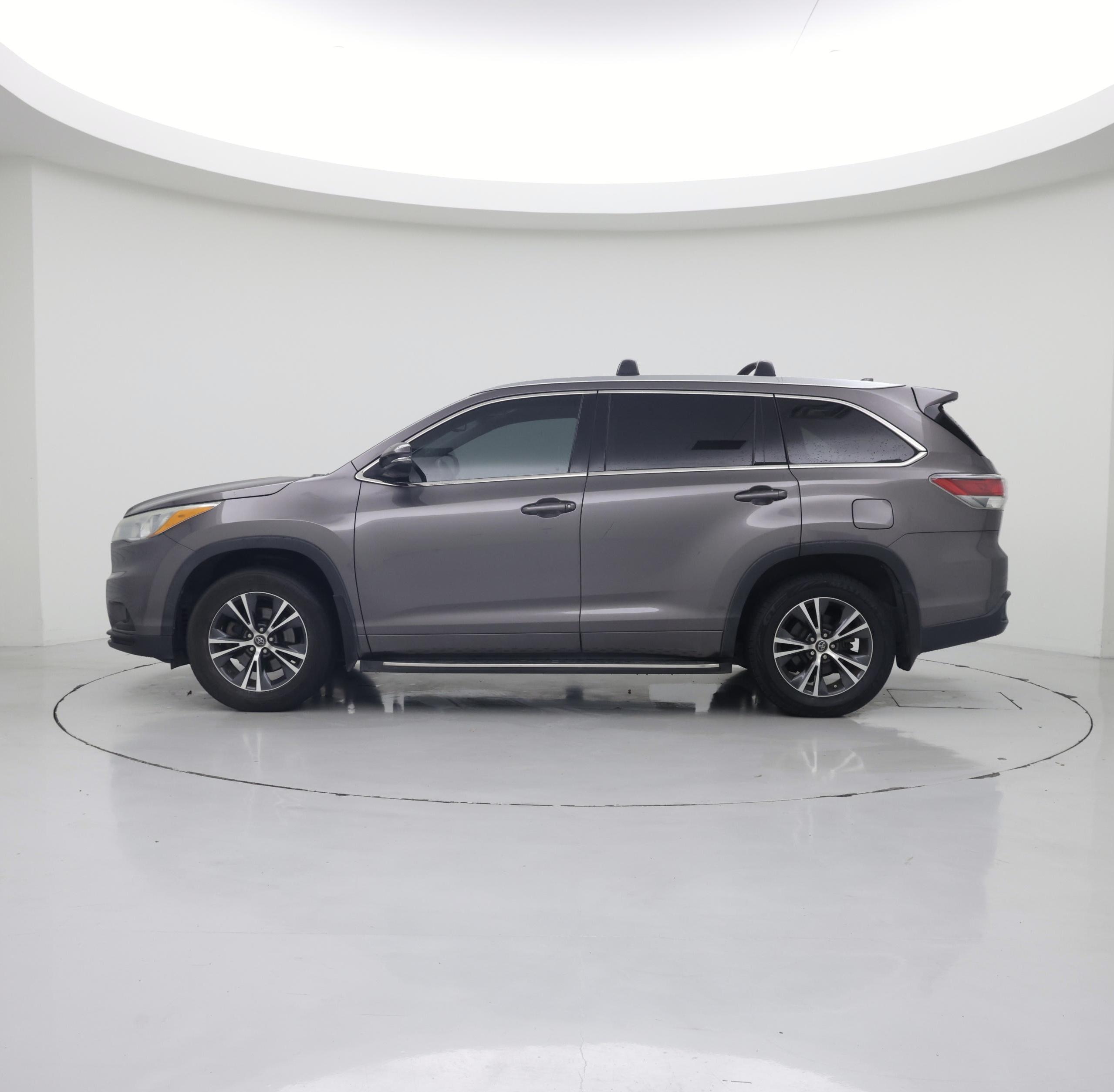 Thumbnail: 2016 Toyota Highlander - 3