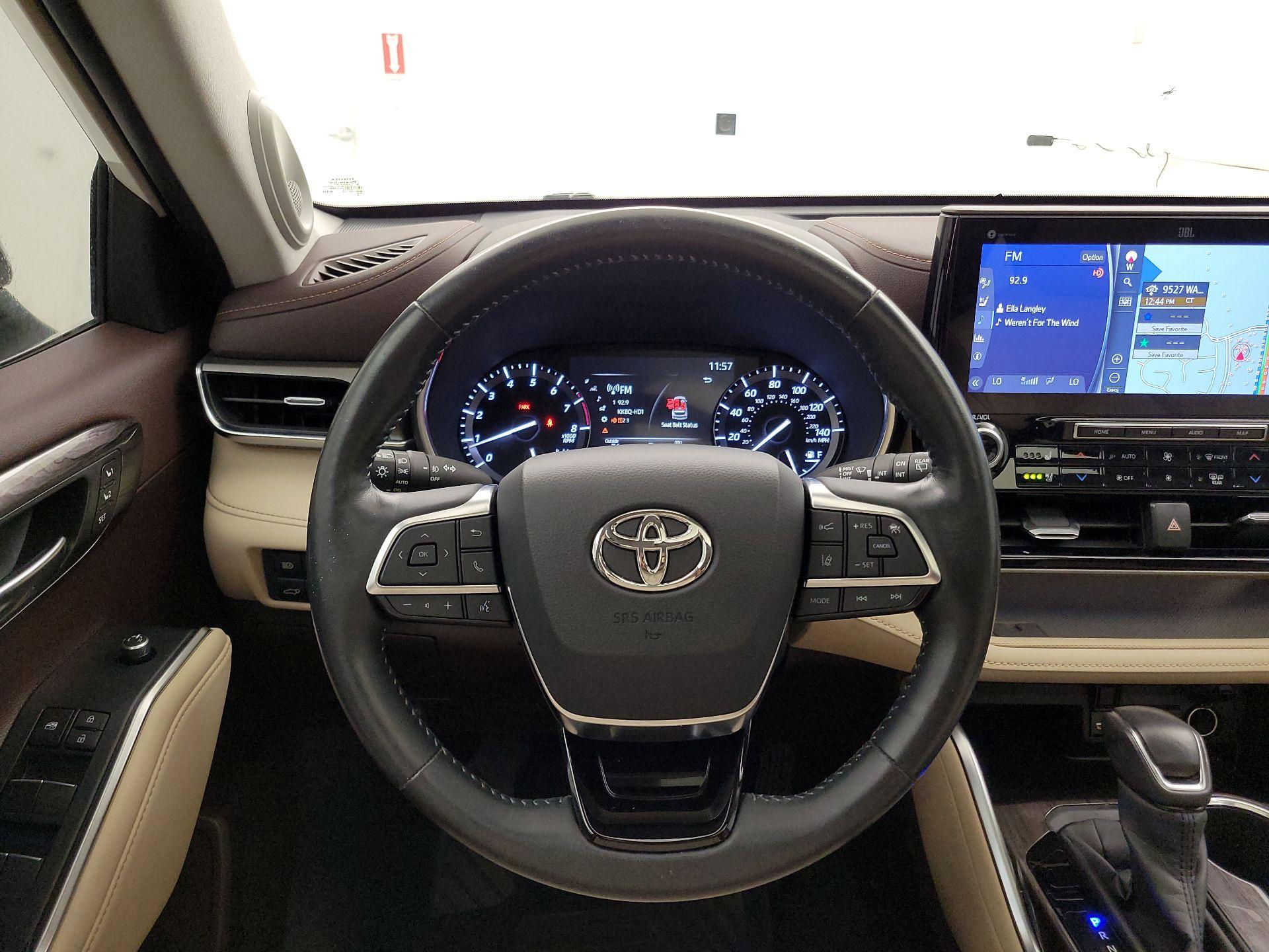 Thumbnail: 2020 Toyota Highlander - 10