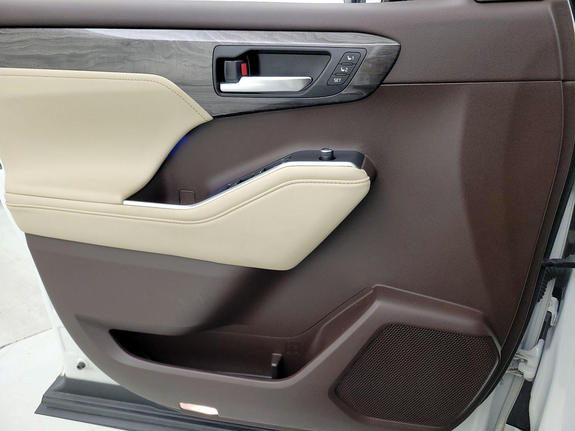 Thumbnail: 2020 Toyota Highlander - 12