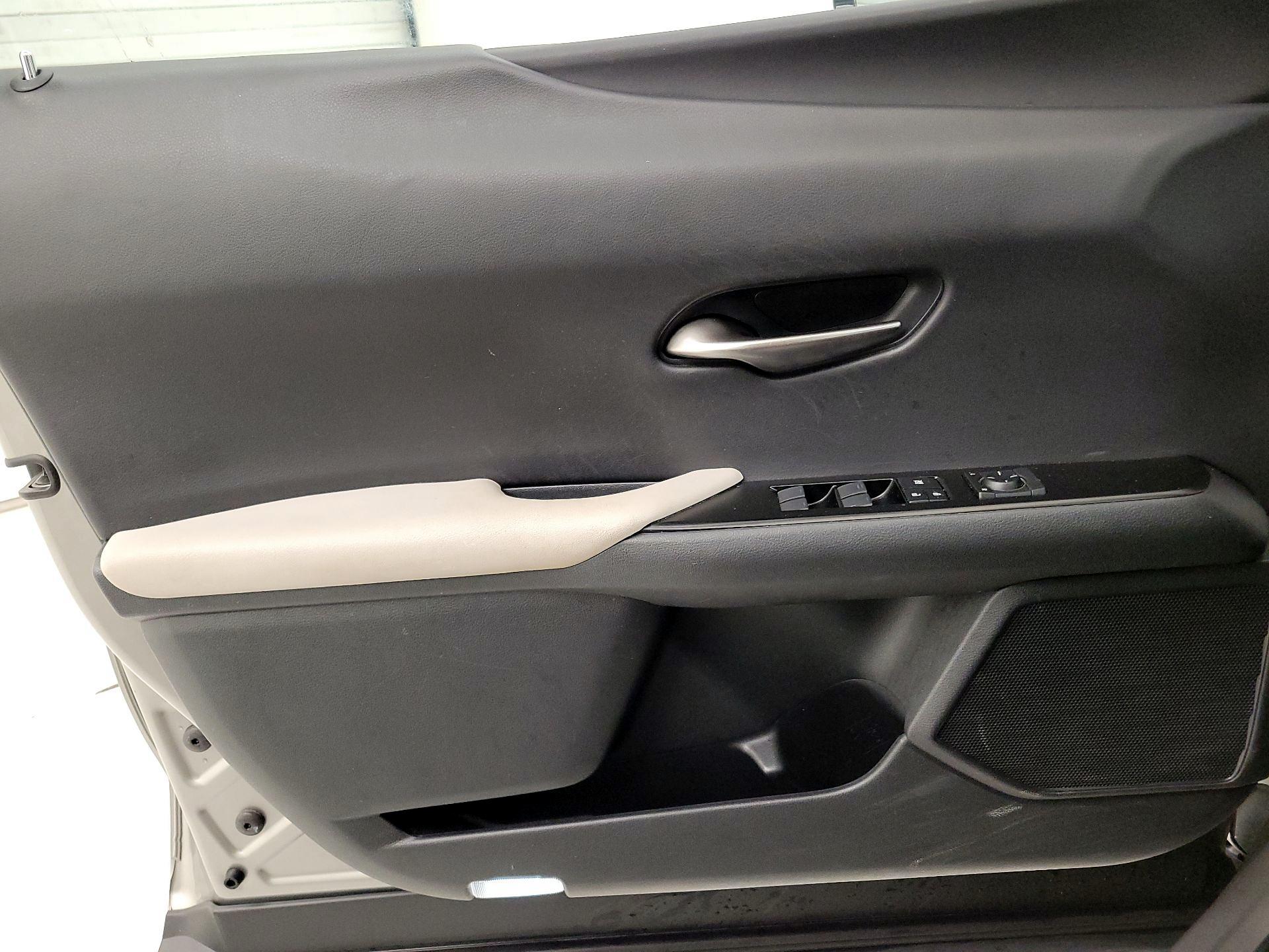 Thumbnail: 2020 Lexus UX - 12