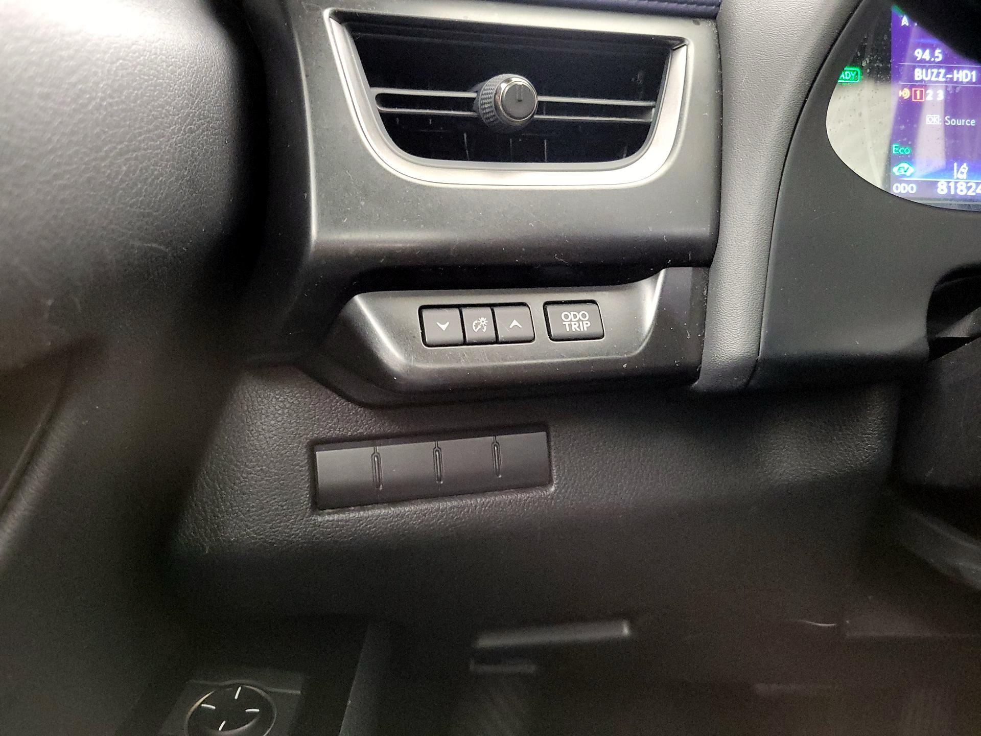 Thumbnail: 2020 Lexus UX - 13