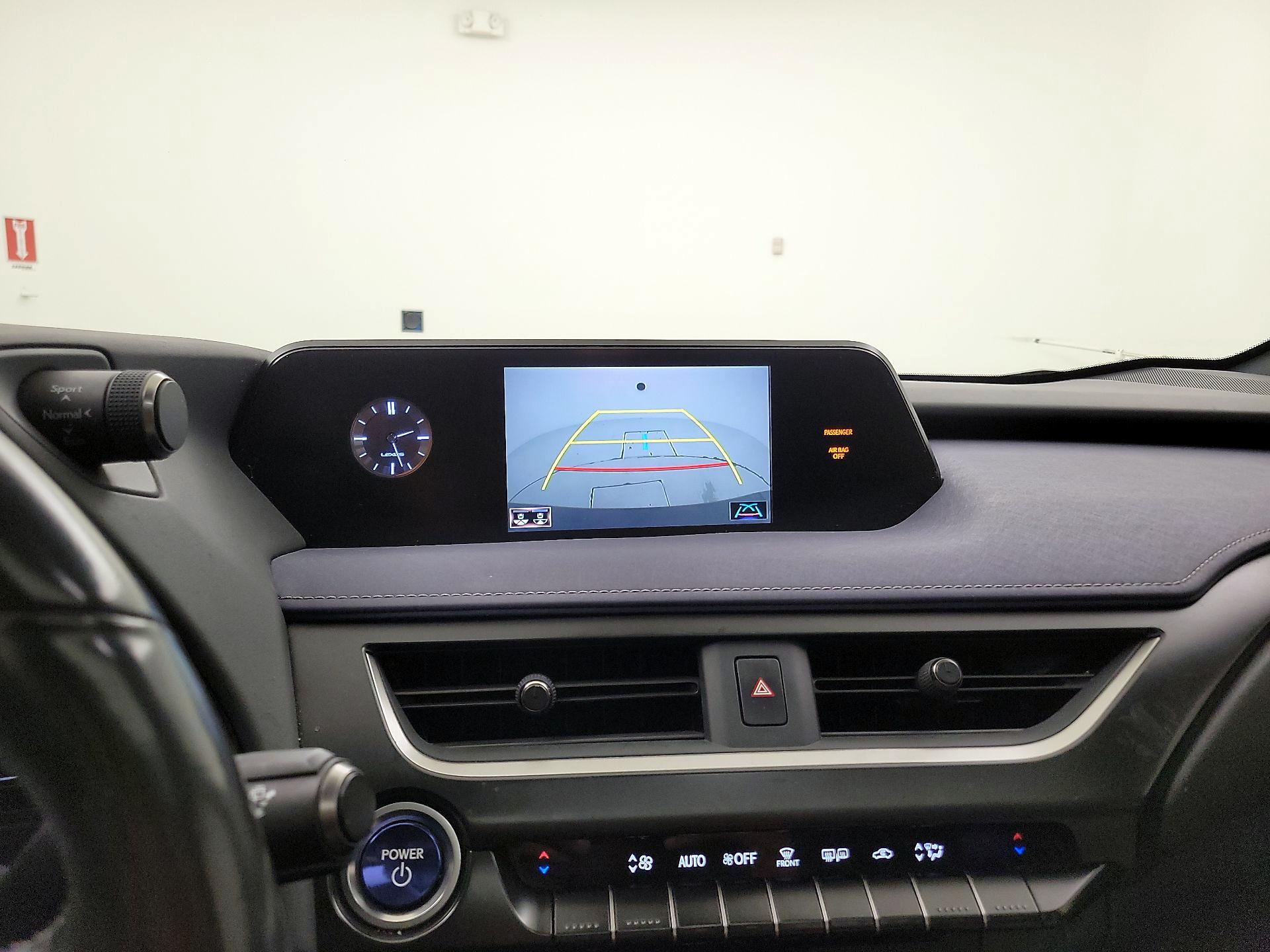 Thumbnail: 2020 Lexus UX - 14