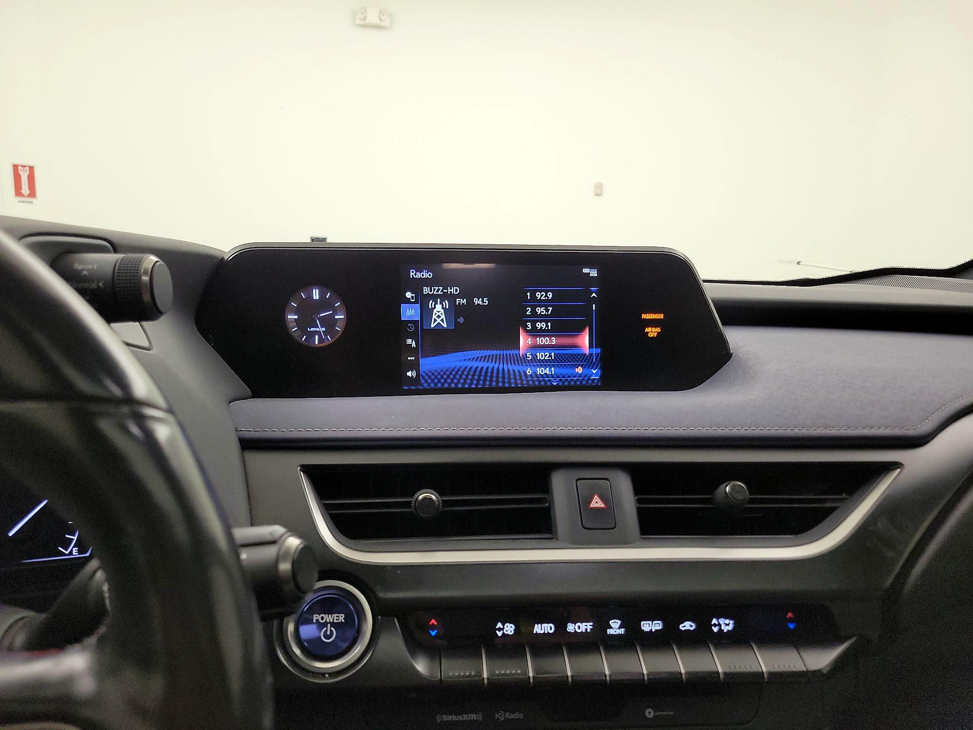 Thumbnail: 2020 Lexus UX - 15