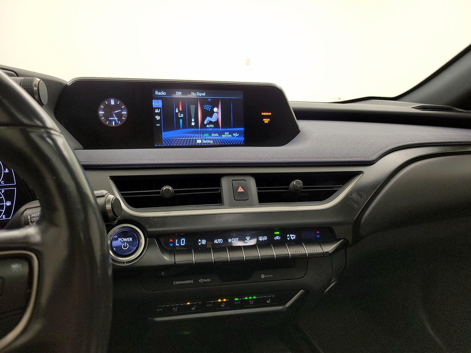 Thumbnail: 2020 Lexus UX - 16