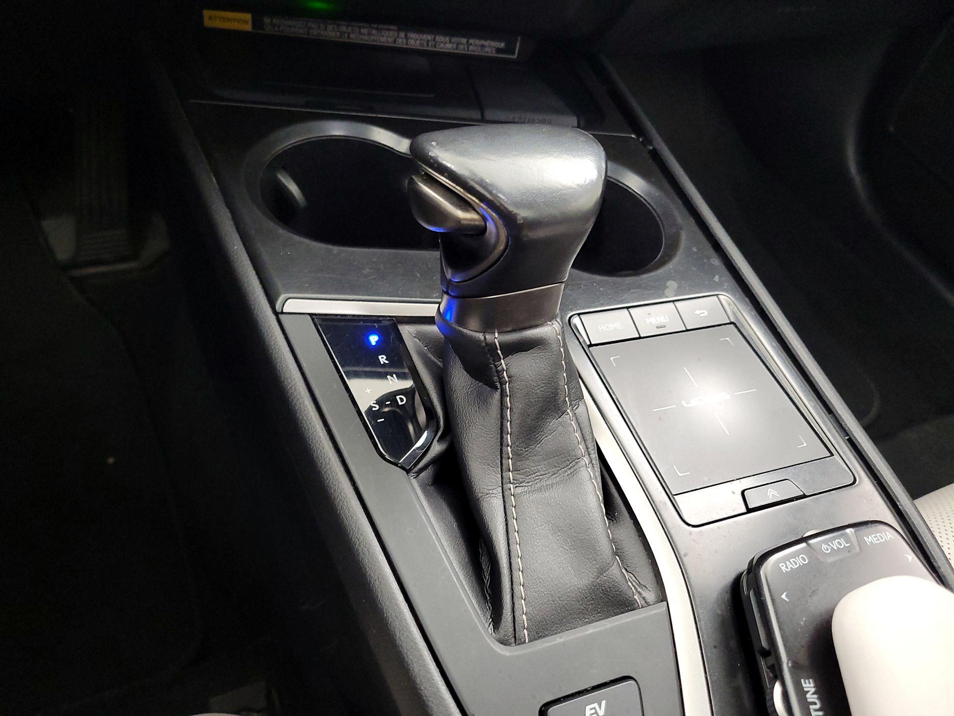 Thumbnail: 2020 Lexus UX - 17