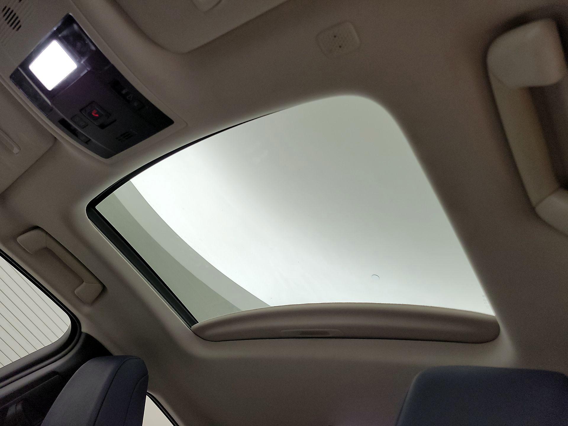 Thumbnail: 2020 Lexus UX - 19