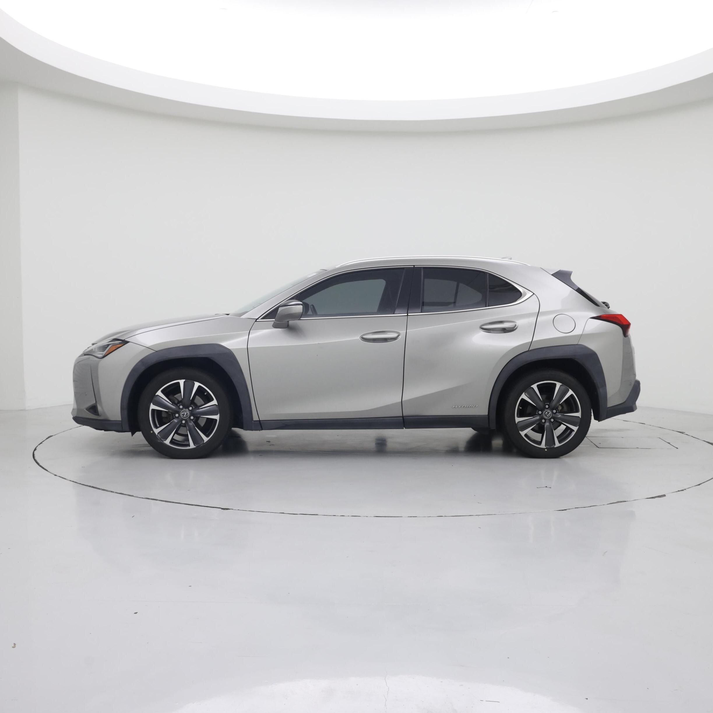 Thumbnail: 2020 Lexus UX - 3