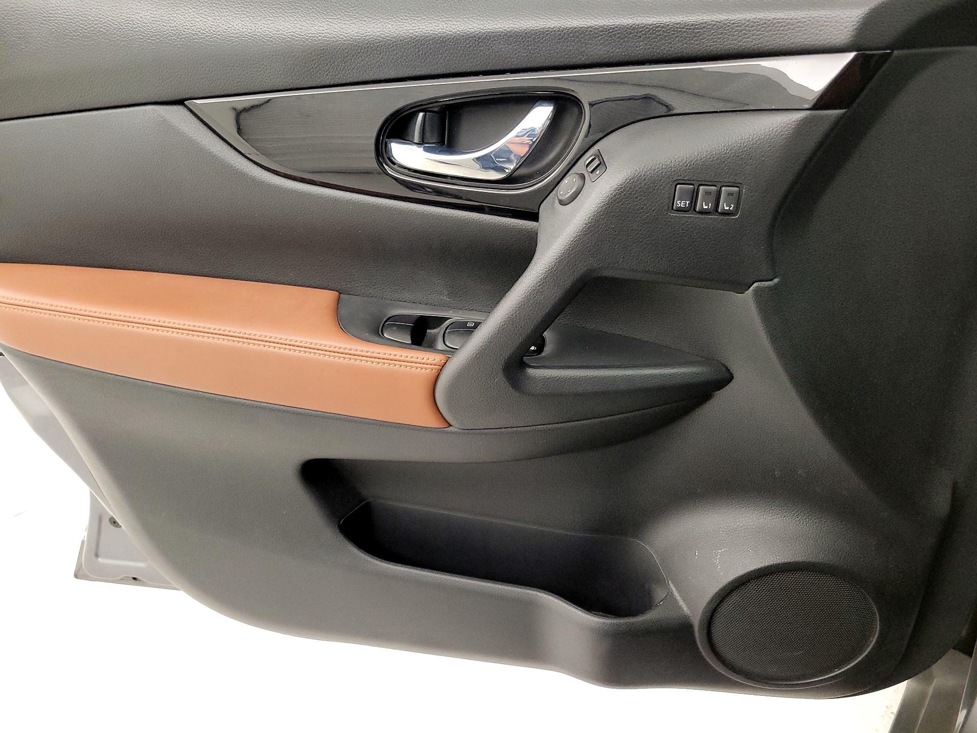 Thumbnail: 2018 Nissan Rogue - 12