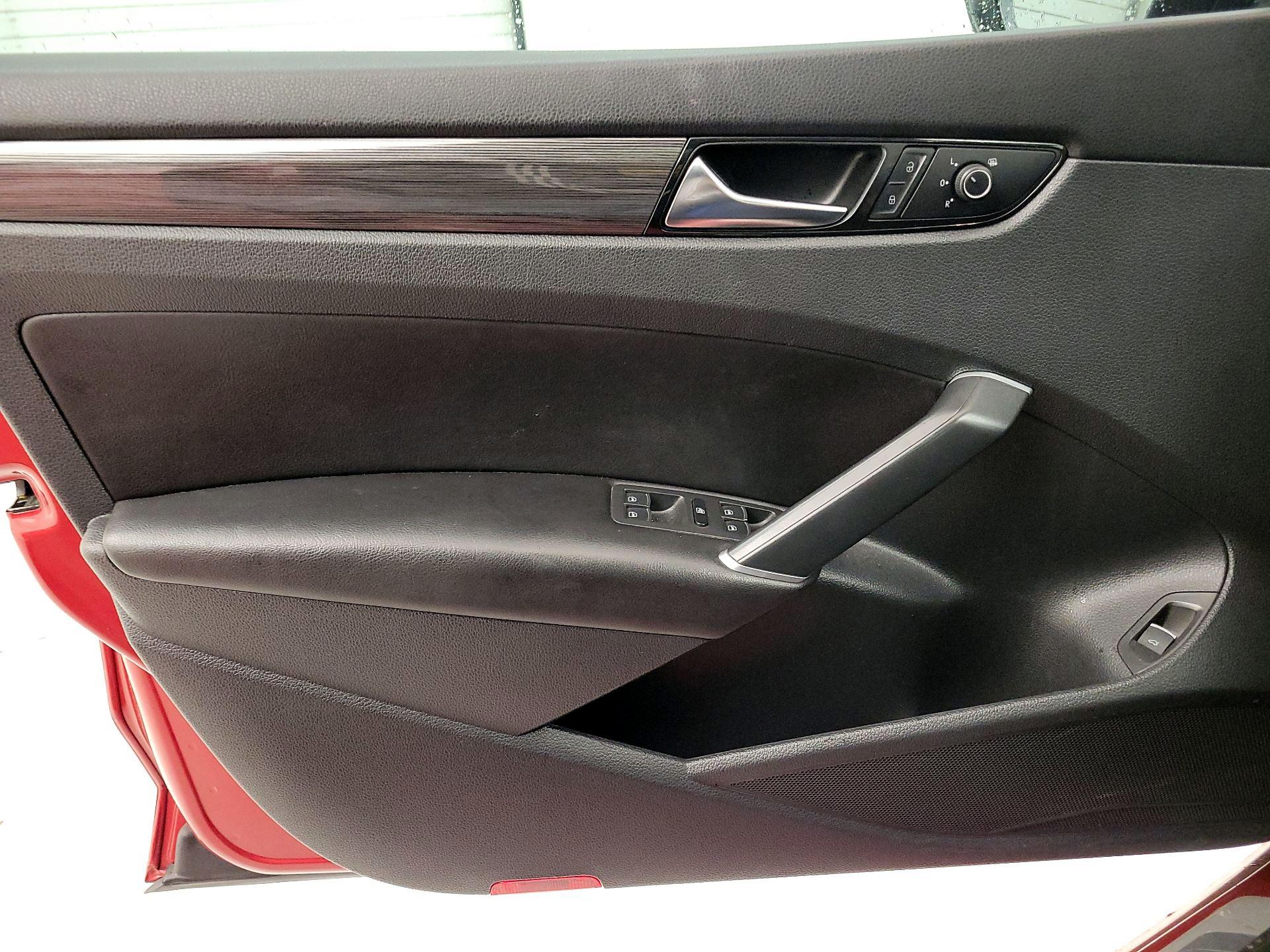 Thumbnail: 2022 Volkswagen Passat - 12