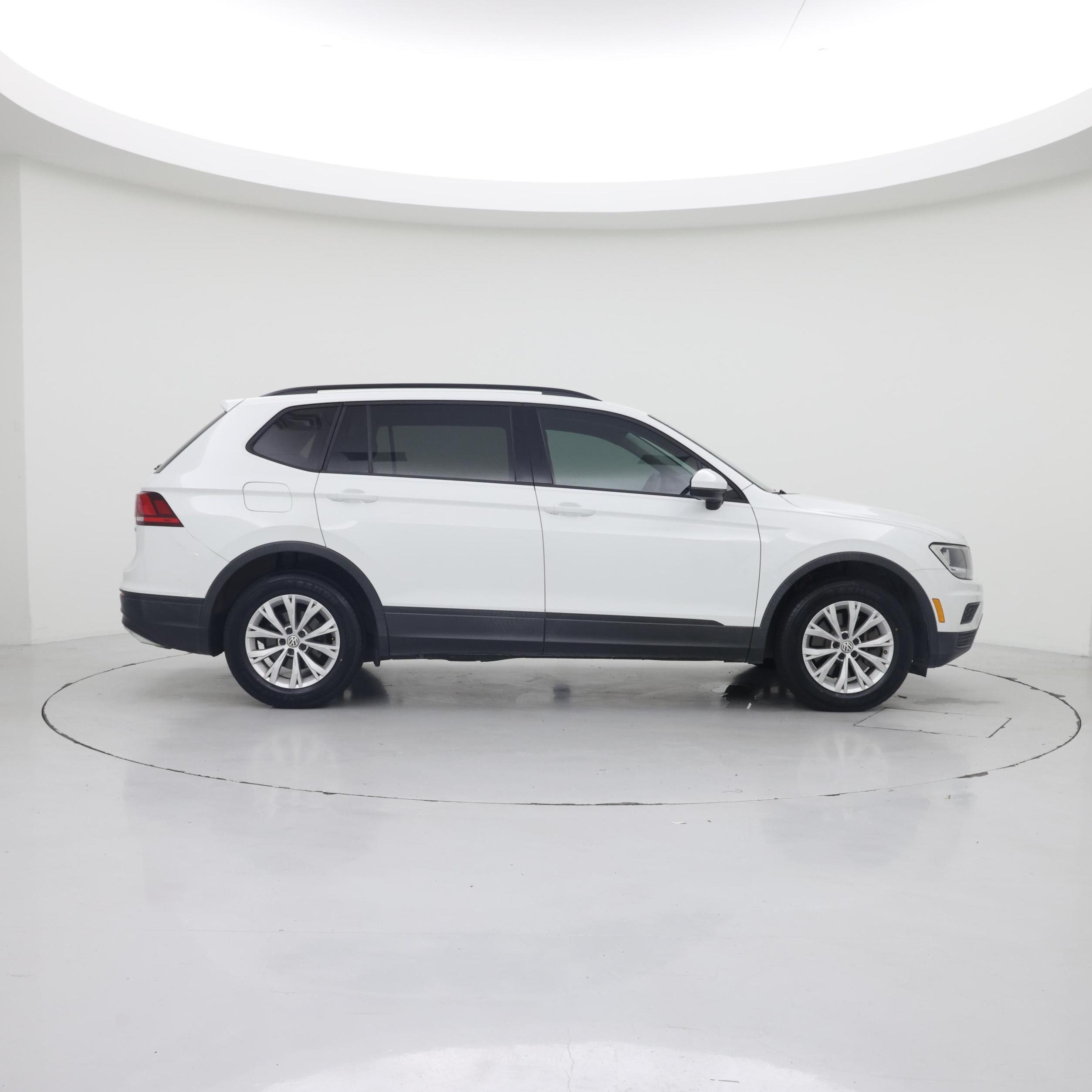 Thumbnail: 2018 Volkswagen Tiguan - 7