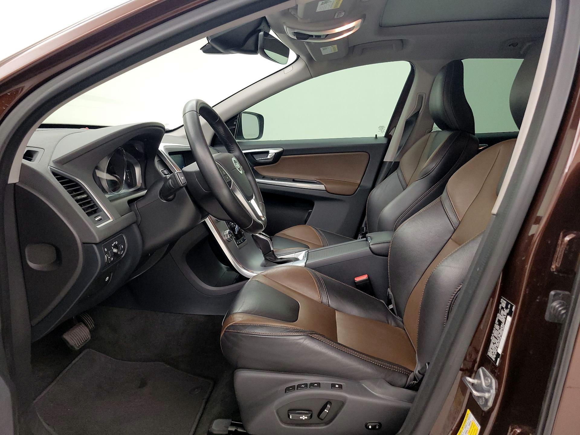 Thumbnail: 2017 Volvo XC60 - 11