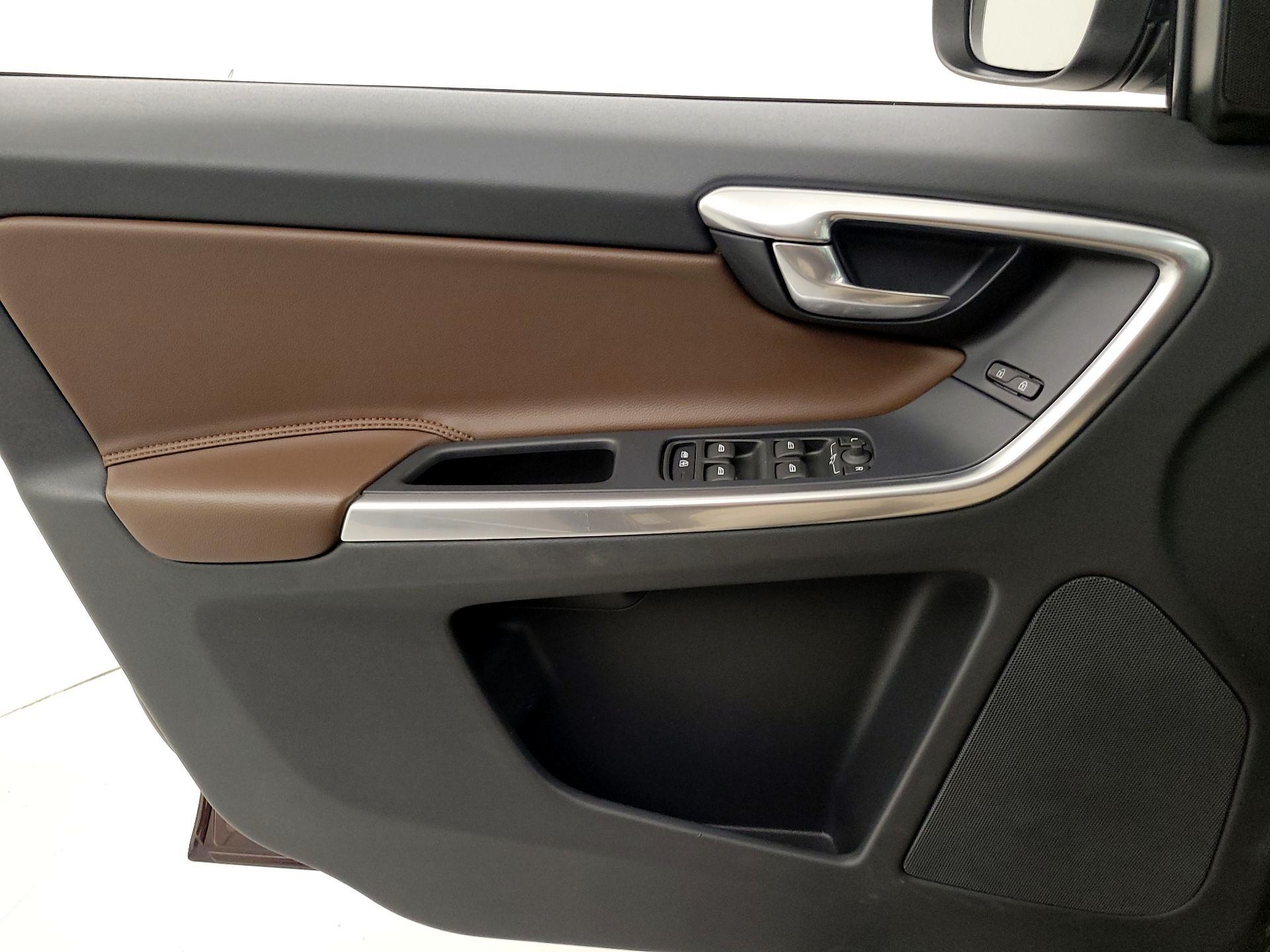 Thumbnail: 2017 Volvo XC60 - 12