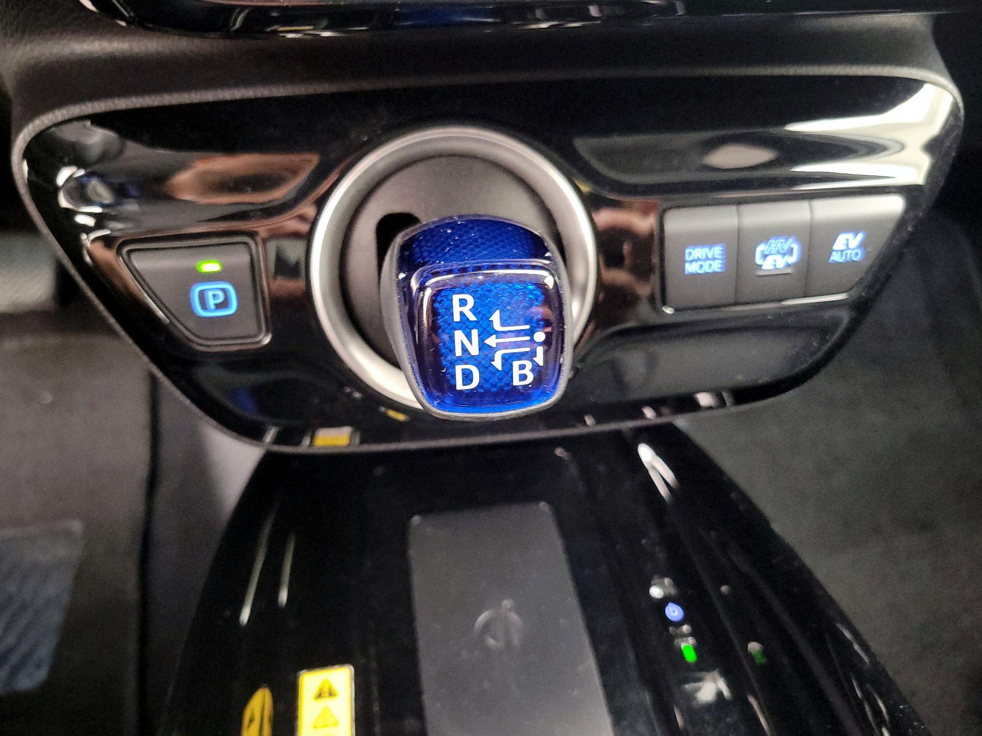Thumbnail: 2020 Toyota Prius Prime - 18