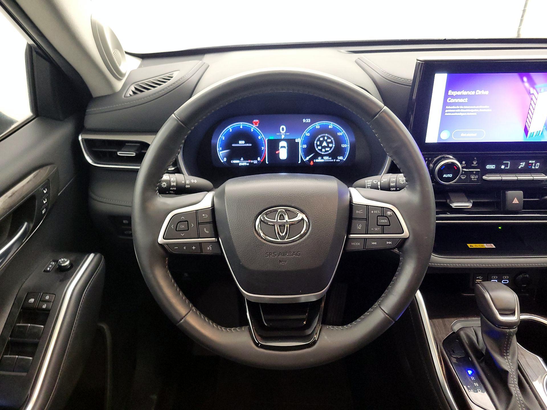 Thumbnail: 2024 Toyota Highlander - 10