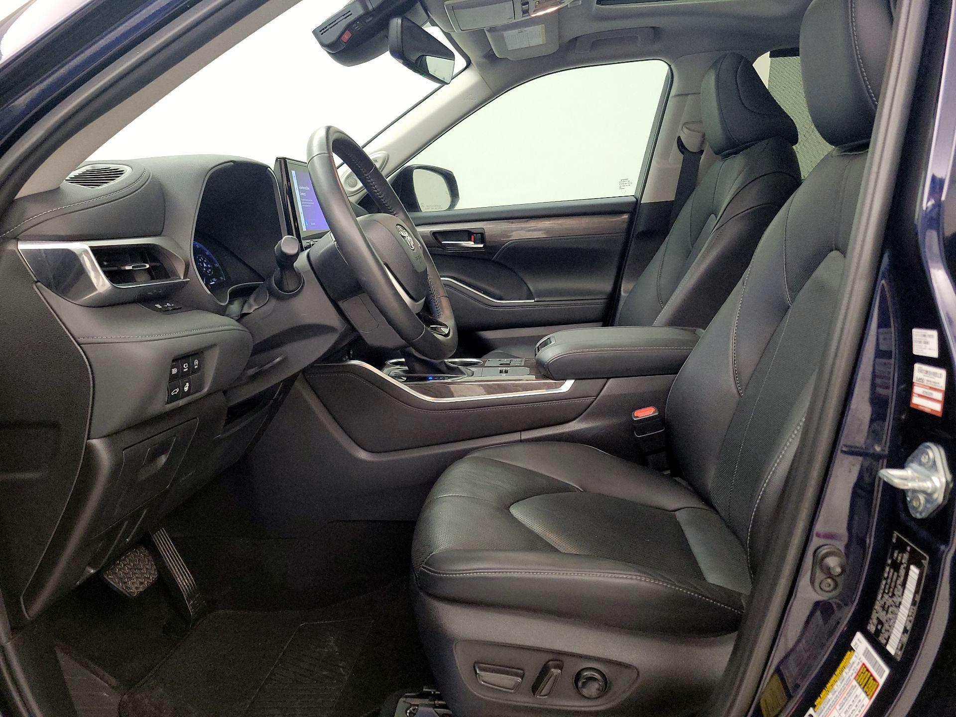 Thumbnail: 2024 Toyota Highlander - 11