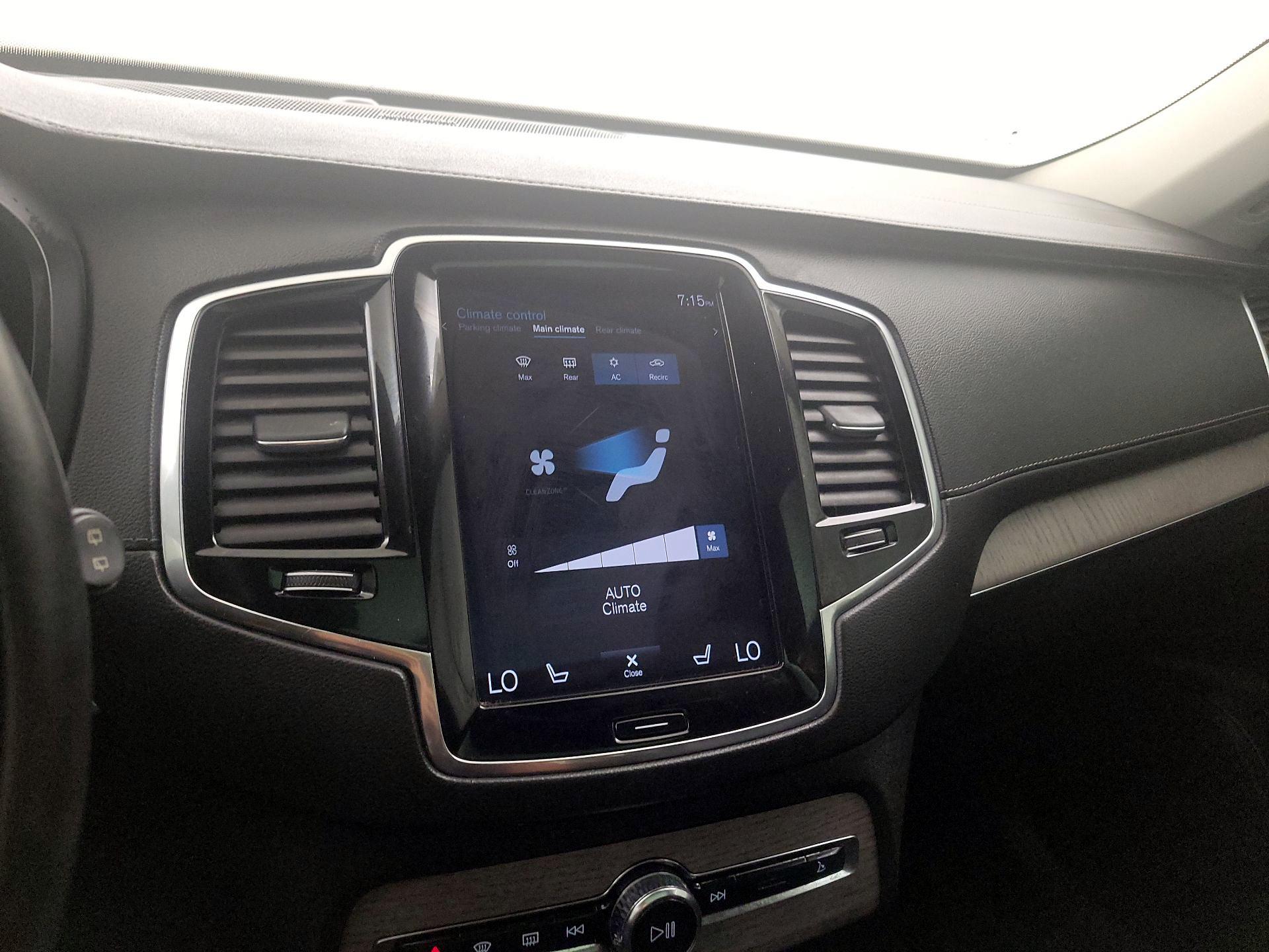 Thumbnail: 2021 Volvo XC90 - 17