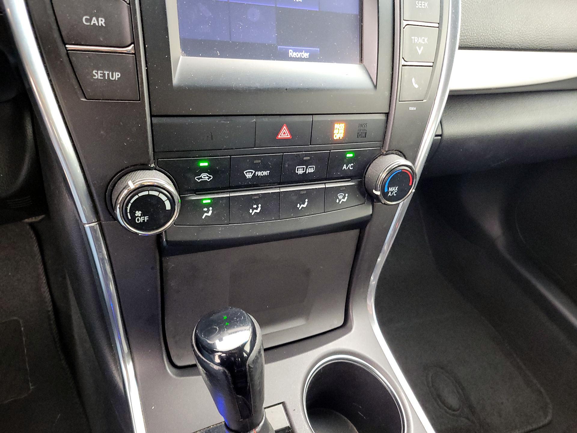 Thumbnail: 2016 Toyota Camry - 16