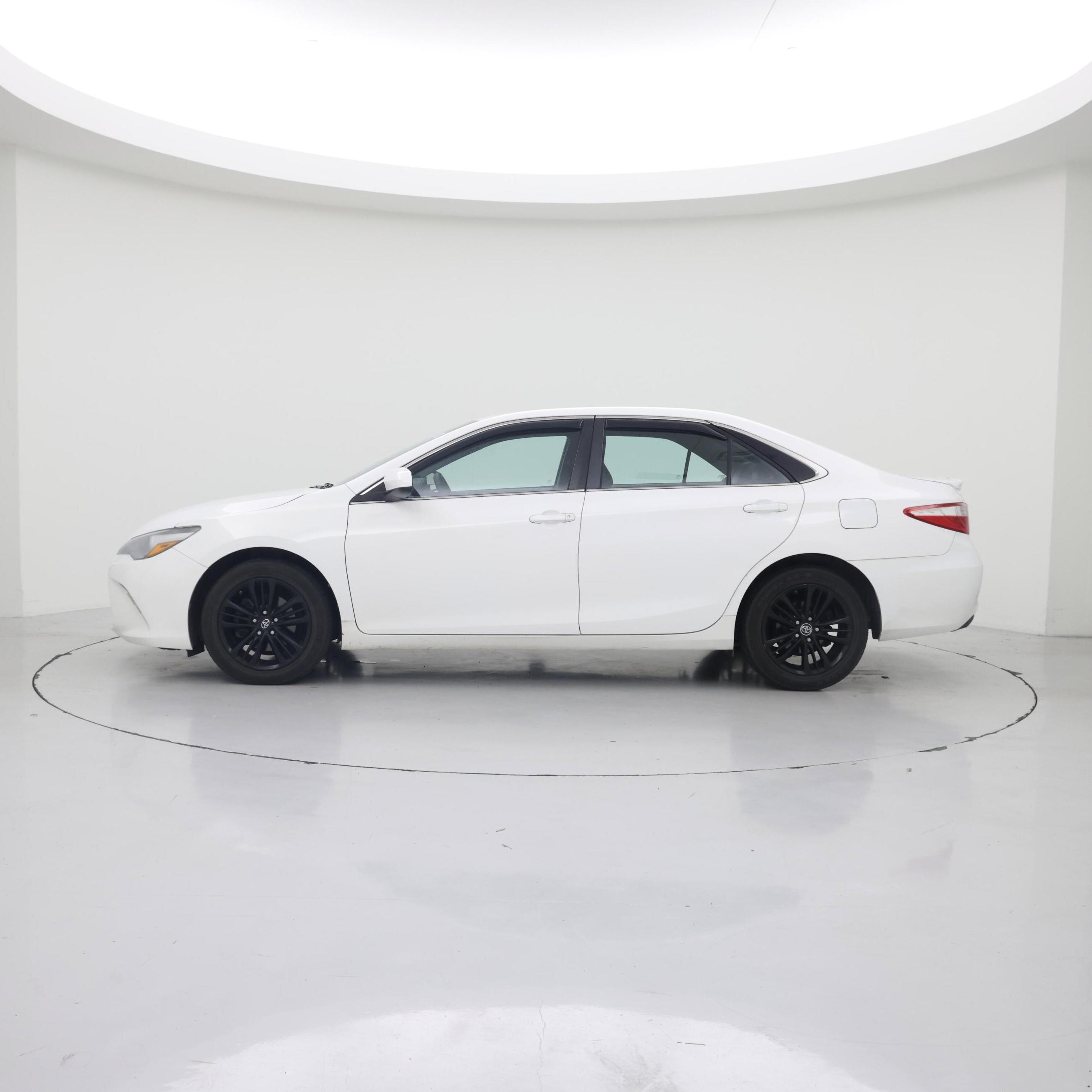 Thumbnail: 2016 Toyota Camry - 3