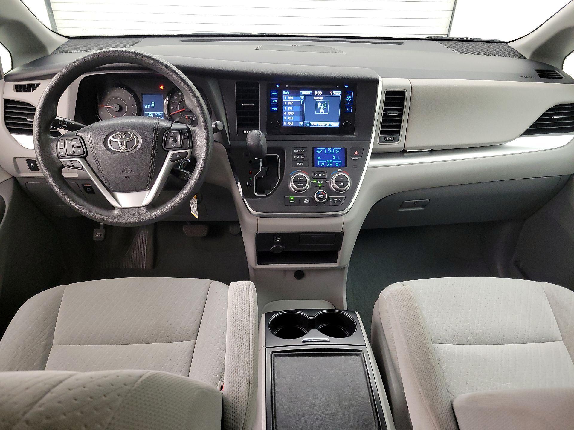 Thumbnail: 2017 Toyota Sienna - 9