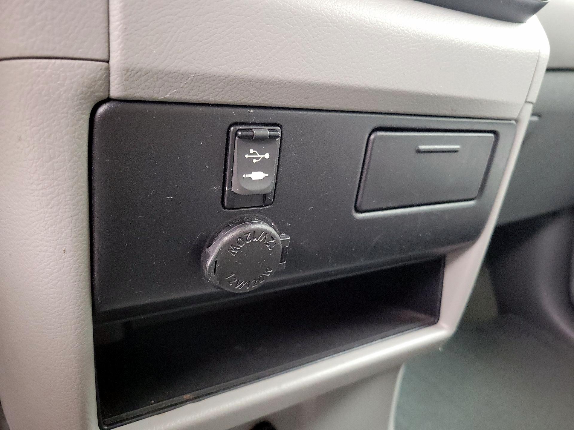Thumbnail: 2017 Toyota Sienna - 18